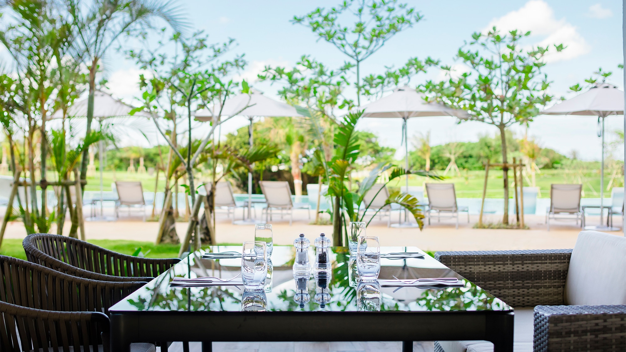 [All Day Dining Amahaj] Enjoy local cuisine and world cuisine while gazing at the beautiful garden view.