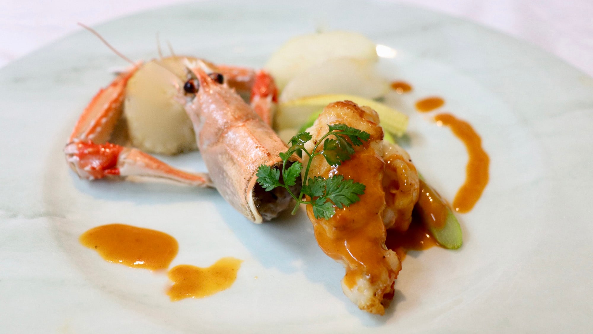 ・[Food image] Scampi served with a delicious sauce
