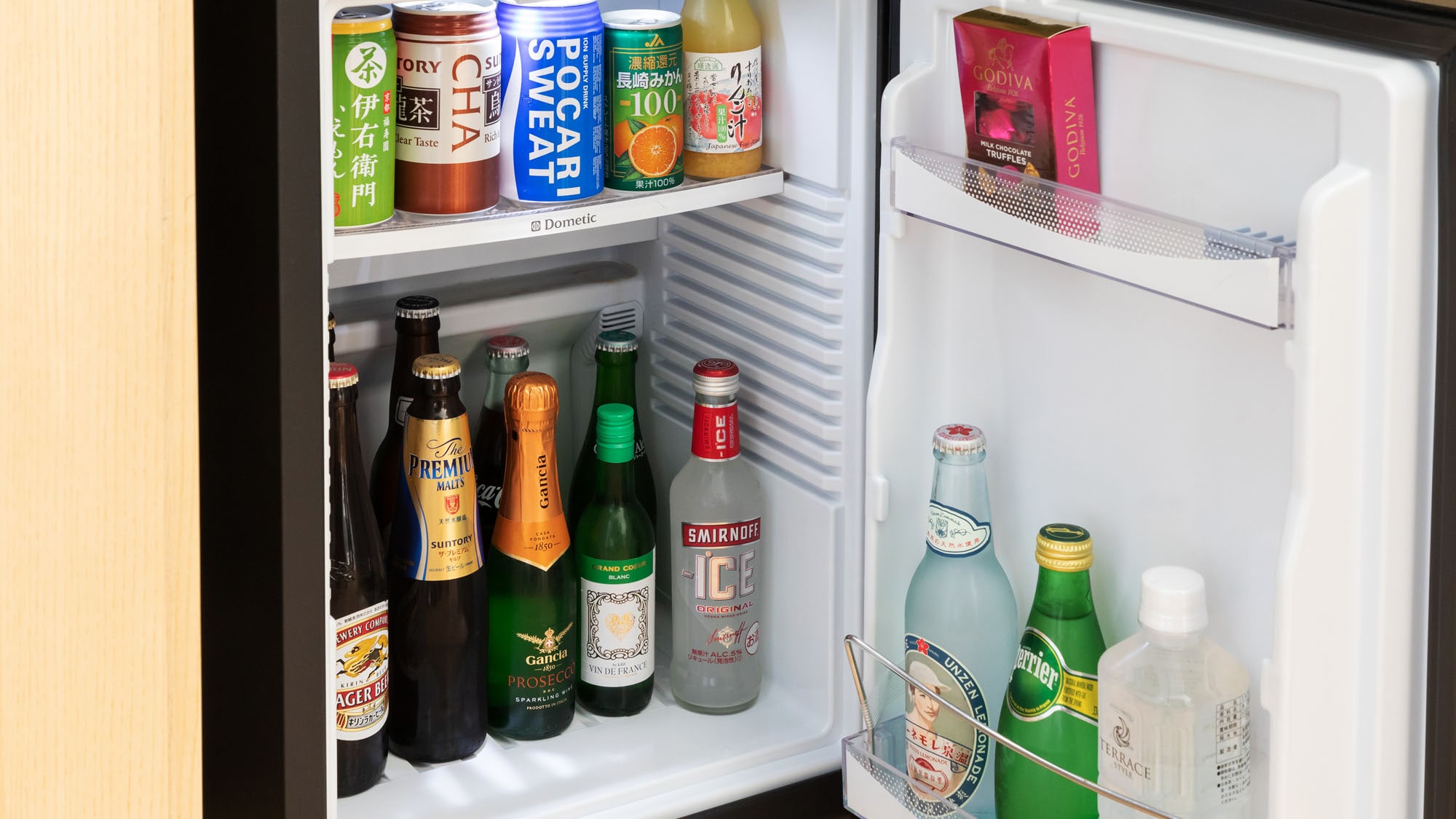 [New building: Drinks in the refrigerator]