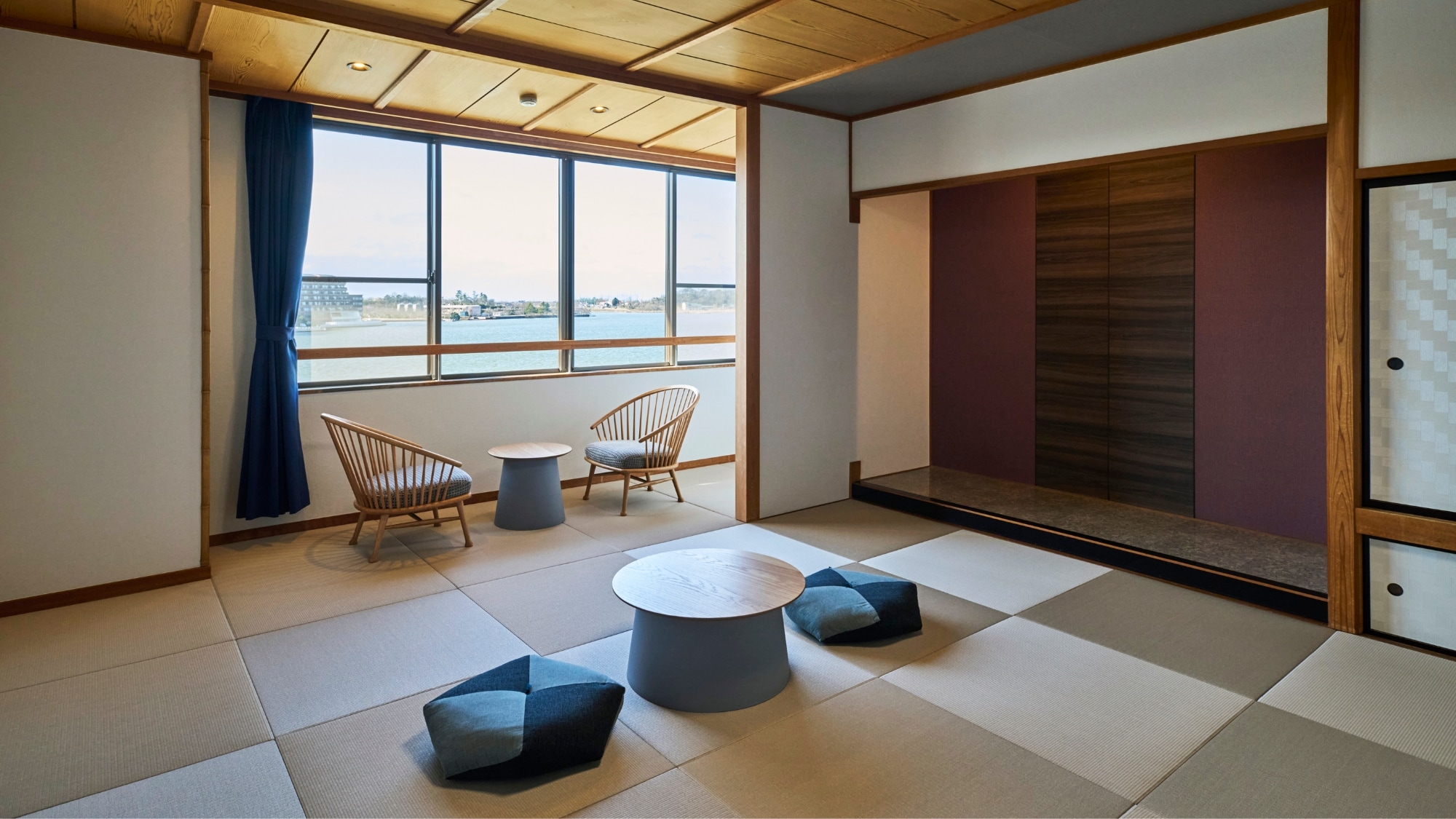 <Comfort Room> Enjoy the beautiful sunset reflected on the lake surface, which will make you want to take a photo.
