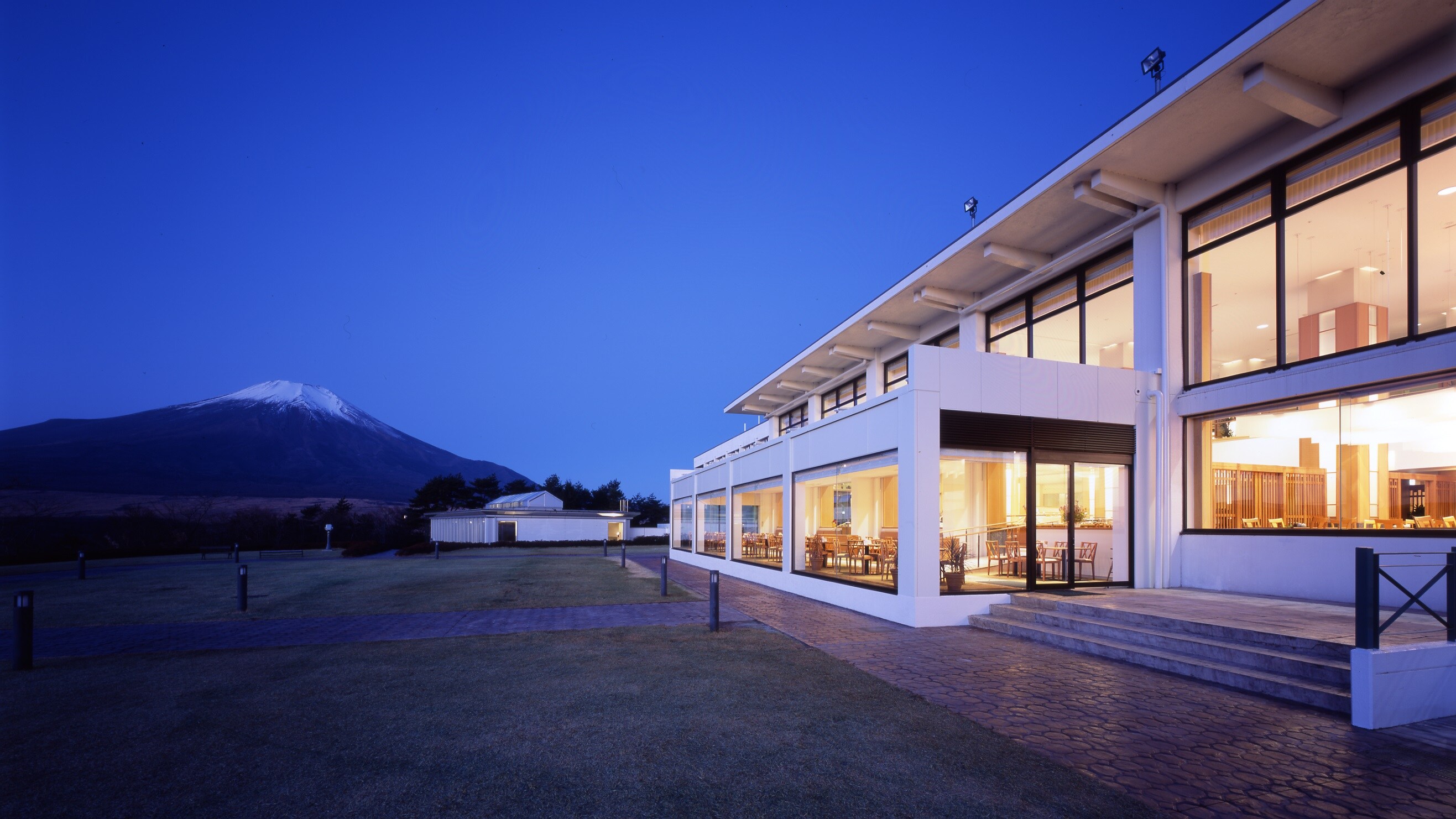 Hotel exterior * Image