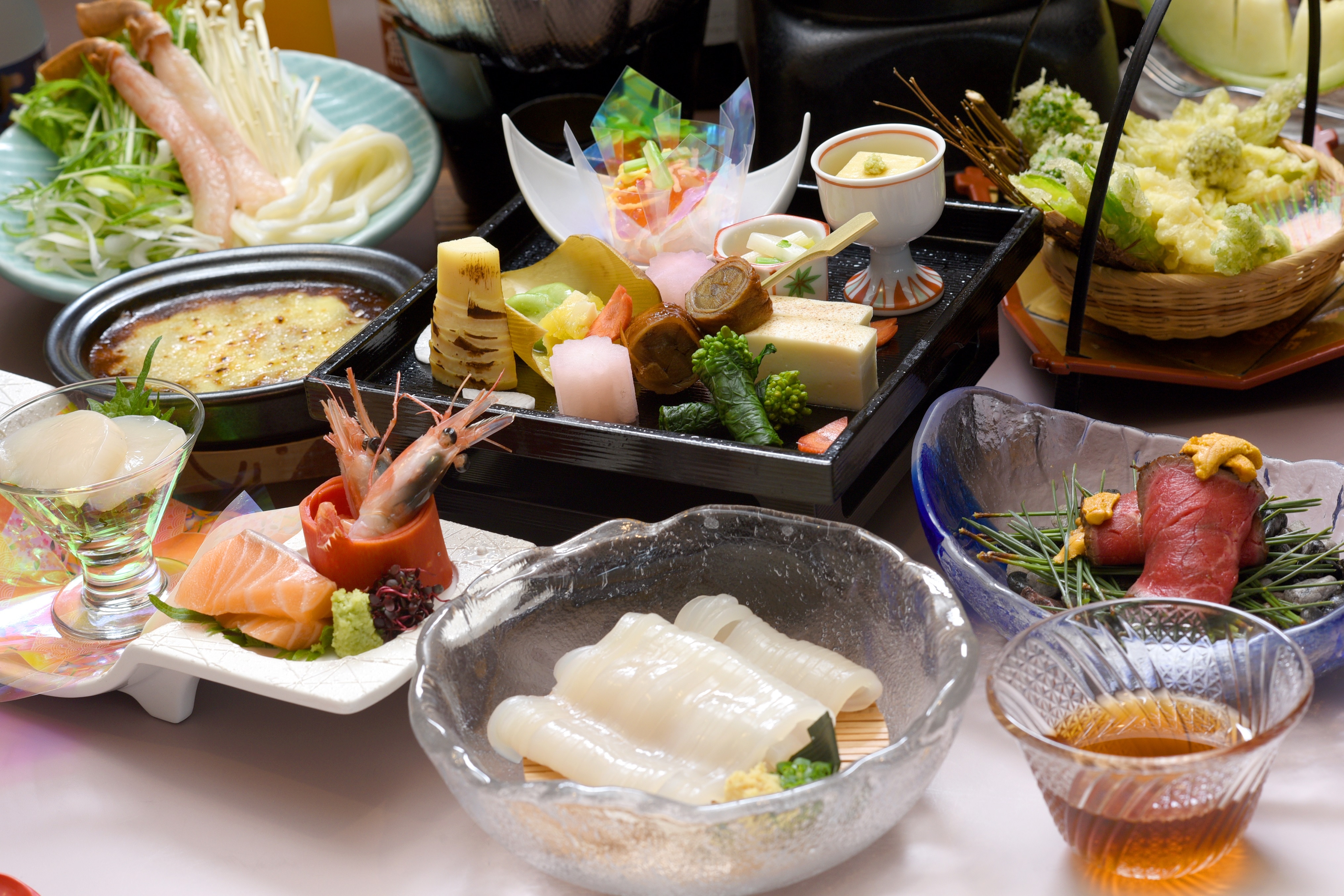 ภาพการรับประทานอาหารภายในห้อง - สปริง