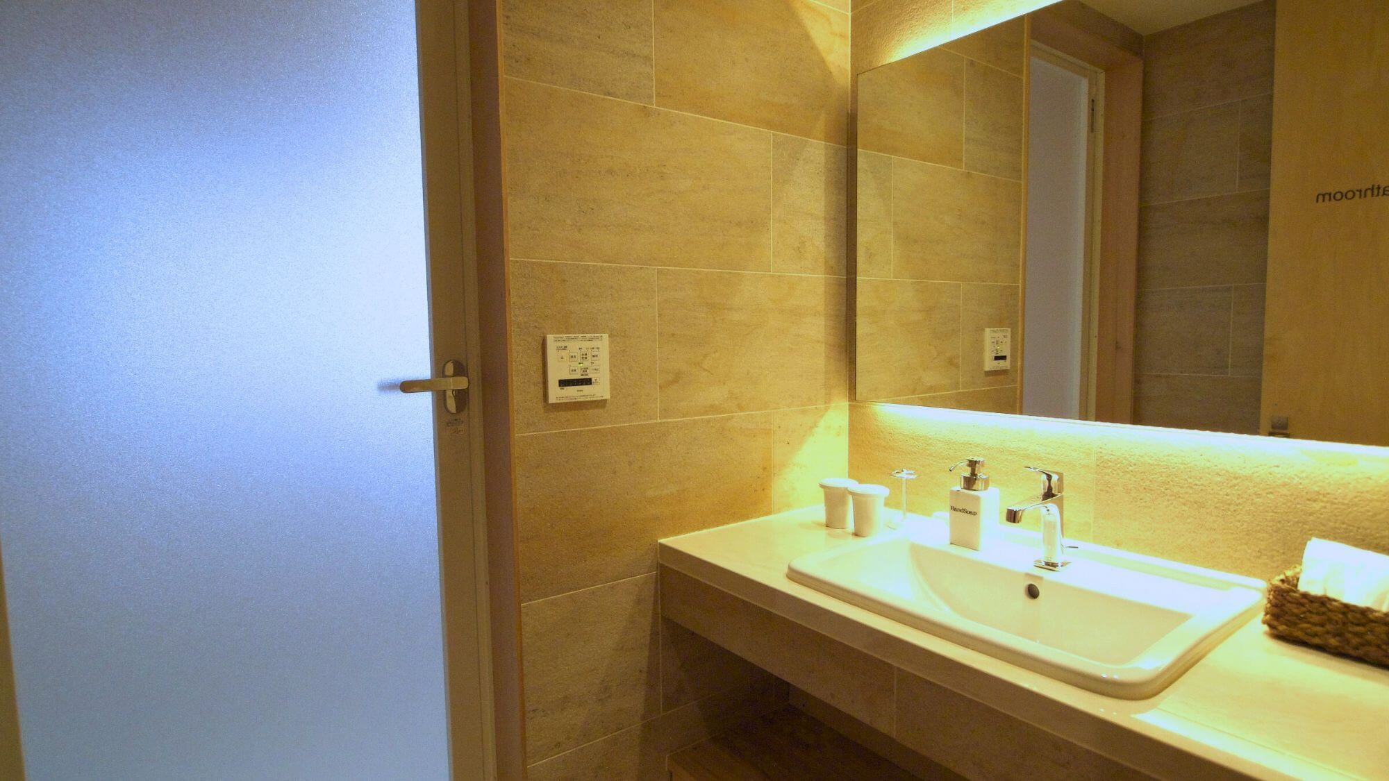 Second floor washroom space