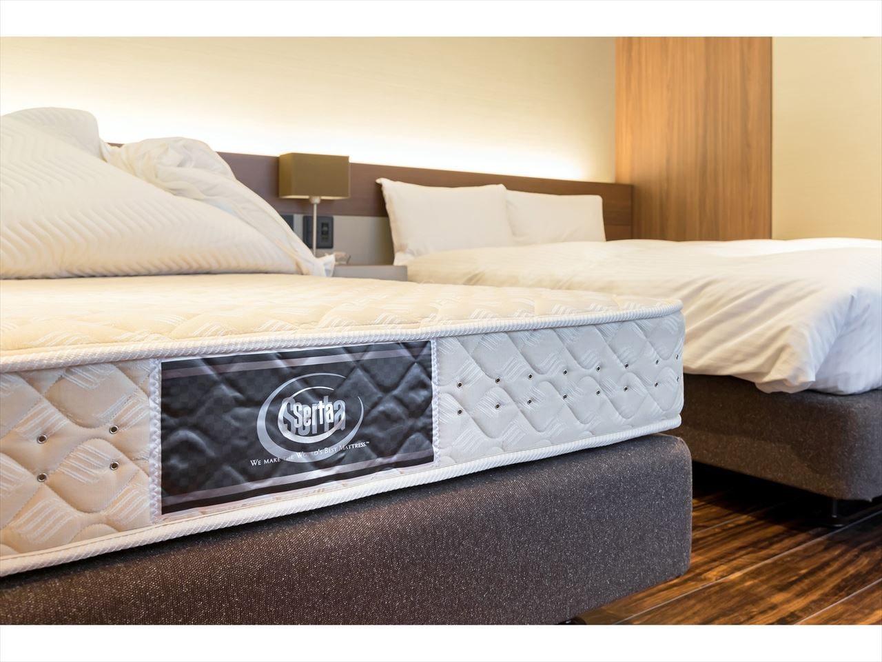 All rooms are high-class beds made by Serta. You can sleep soundly in a quiet room with soundproofing and high-class beds.