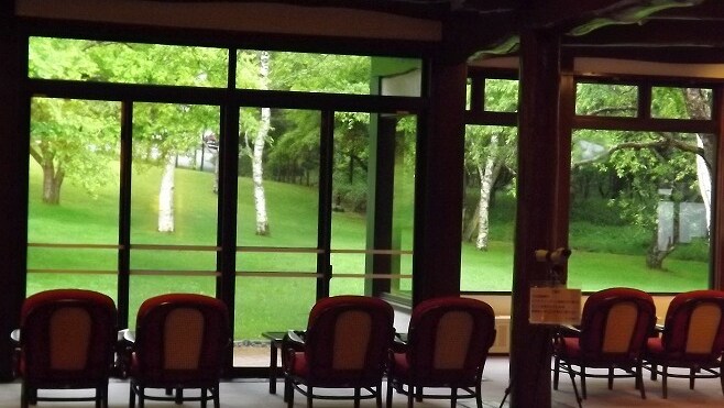 Bên trong tòa nhà: Sảnh trước