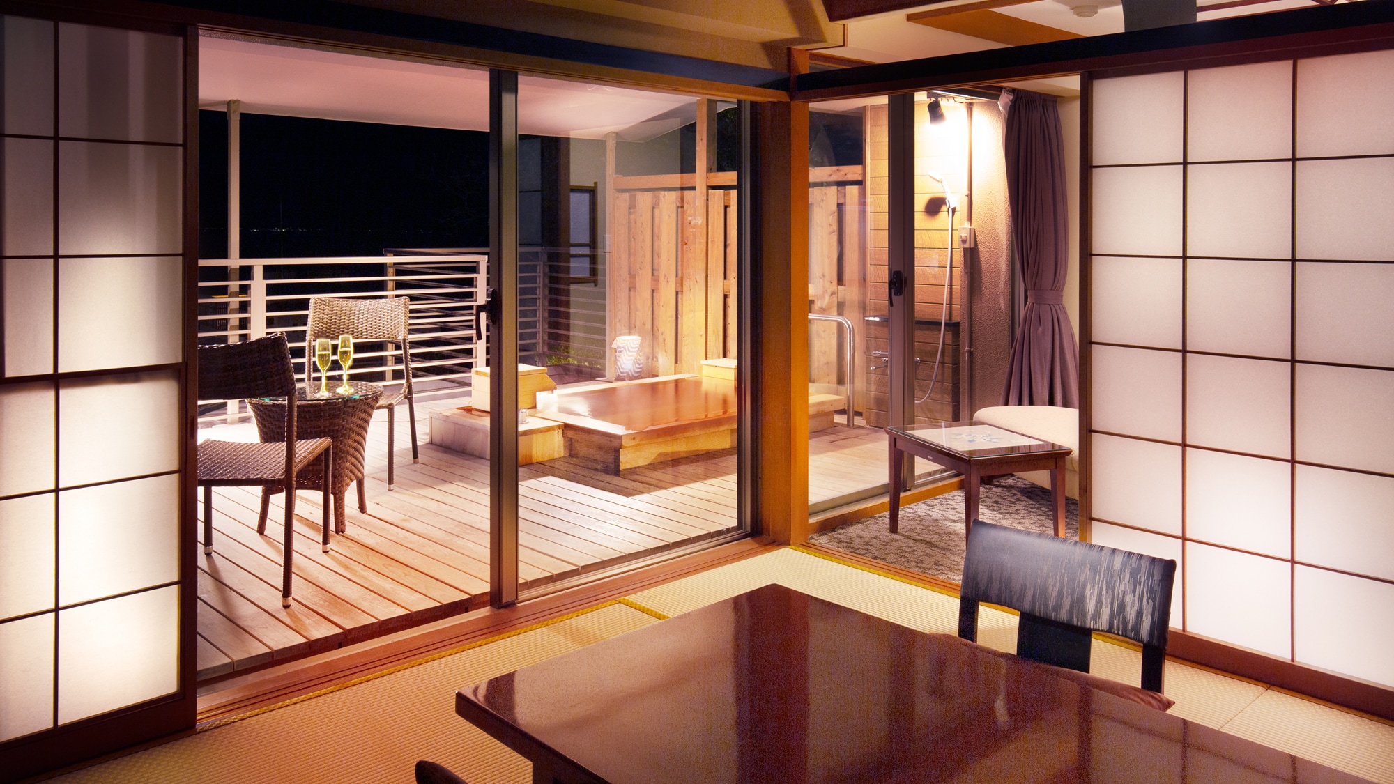 Room with corner open-air bath [Hanahiragi]