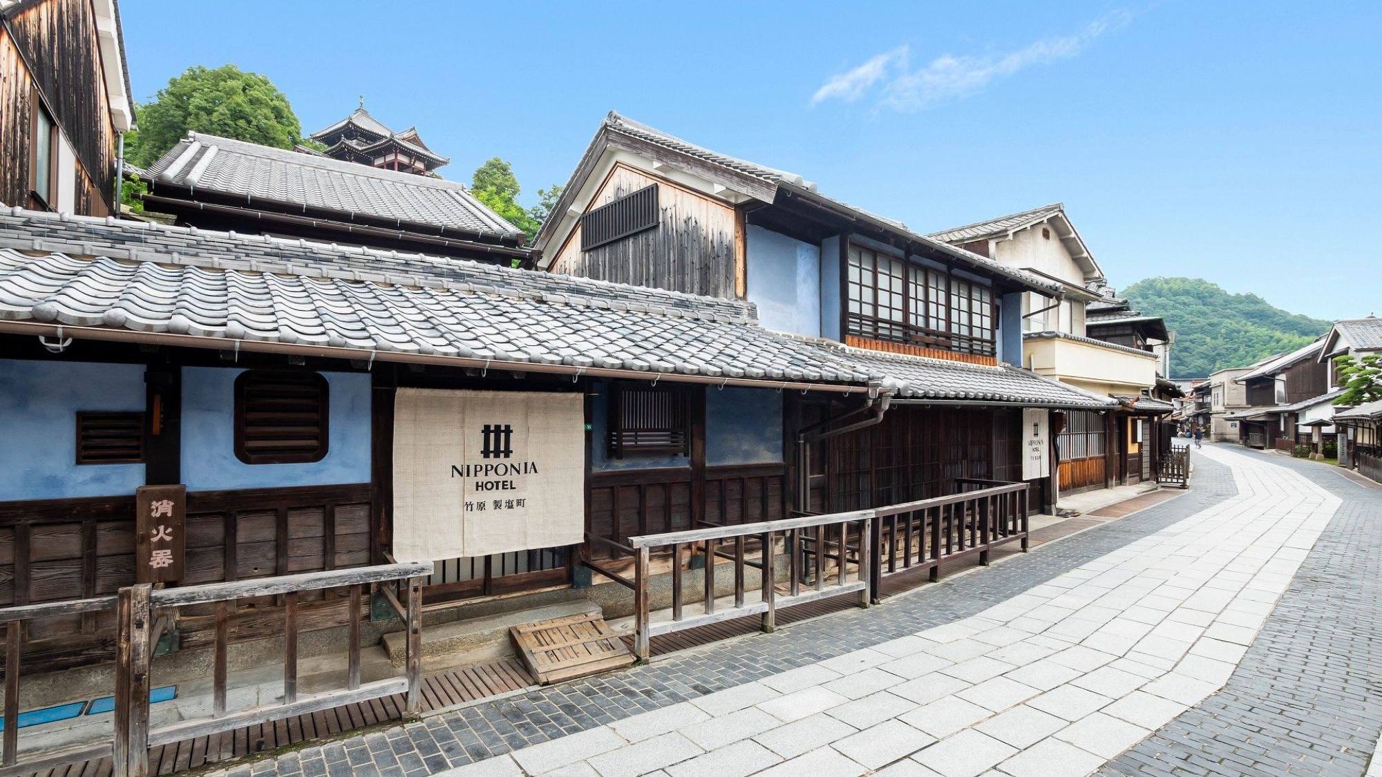 【外觀 - KIKKO 大廈】 明治時代的舊水出宅邸，曾是支撐竹原繁榮的釀酒廠。