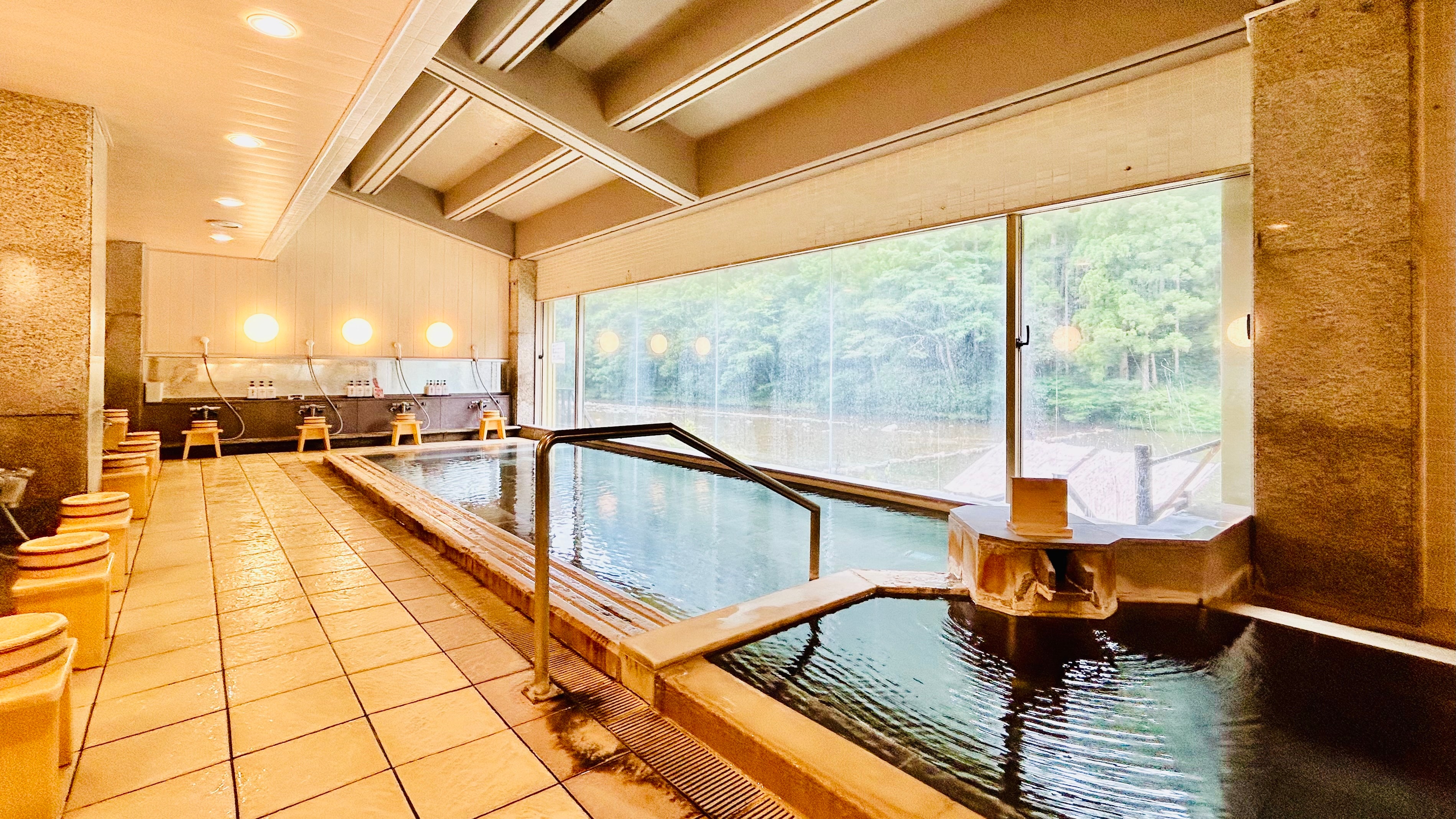 [Large public bath] Bathing hours: 15:00-24:00/5:00-10:00