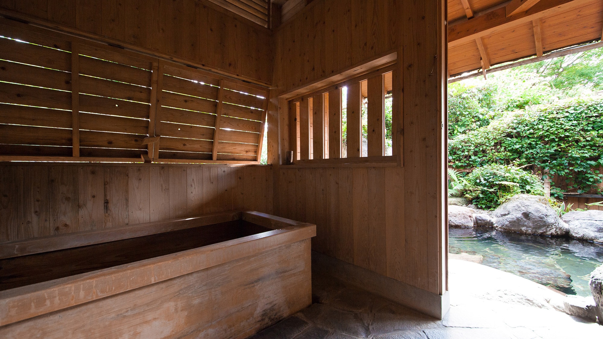 [Camellia Room]: Indoor bath