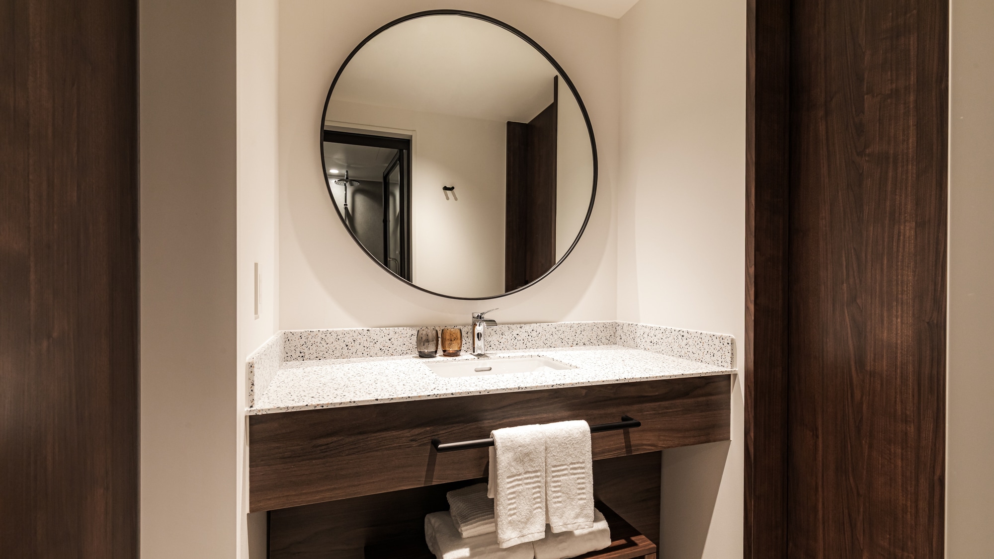 Essential Double/Hollywood Twin bathroom (example)