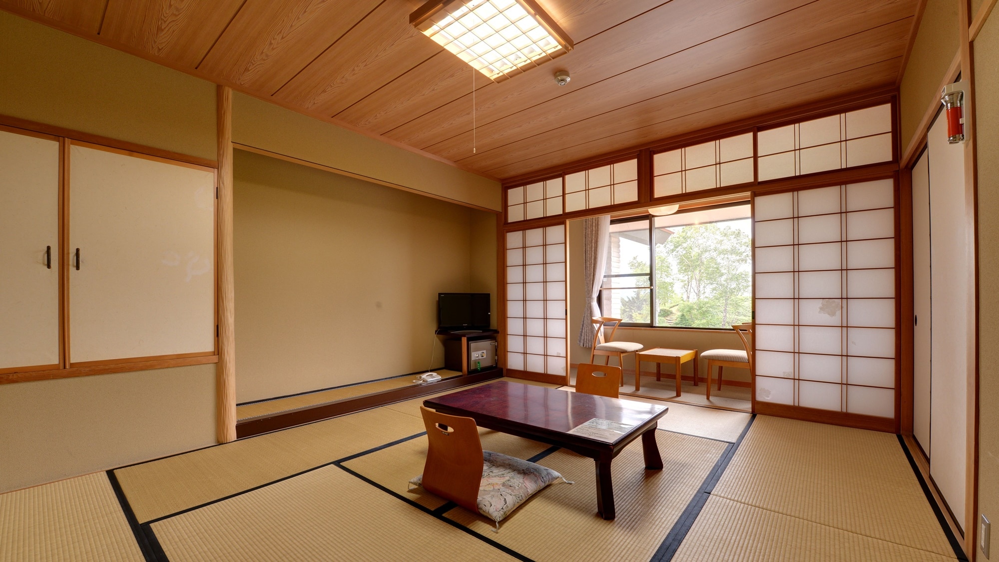 *10 tatami mat room with toilet (example) / Room with a view of the Central Alps or Southern Alps