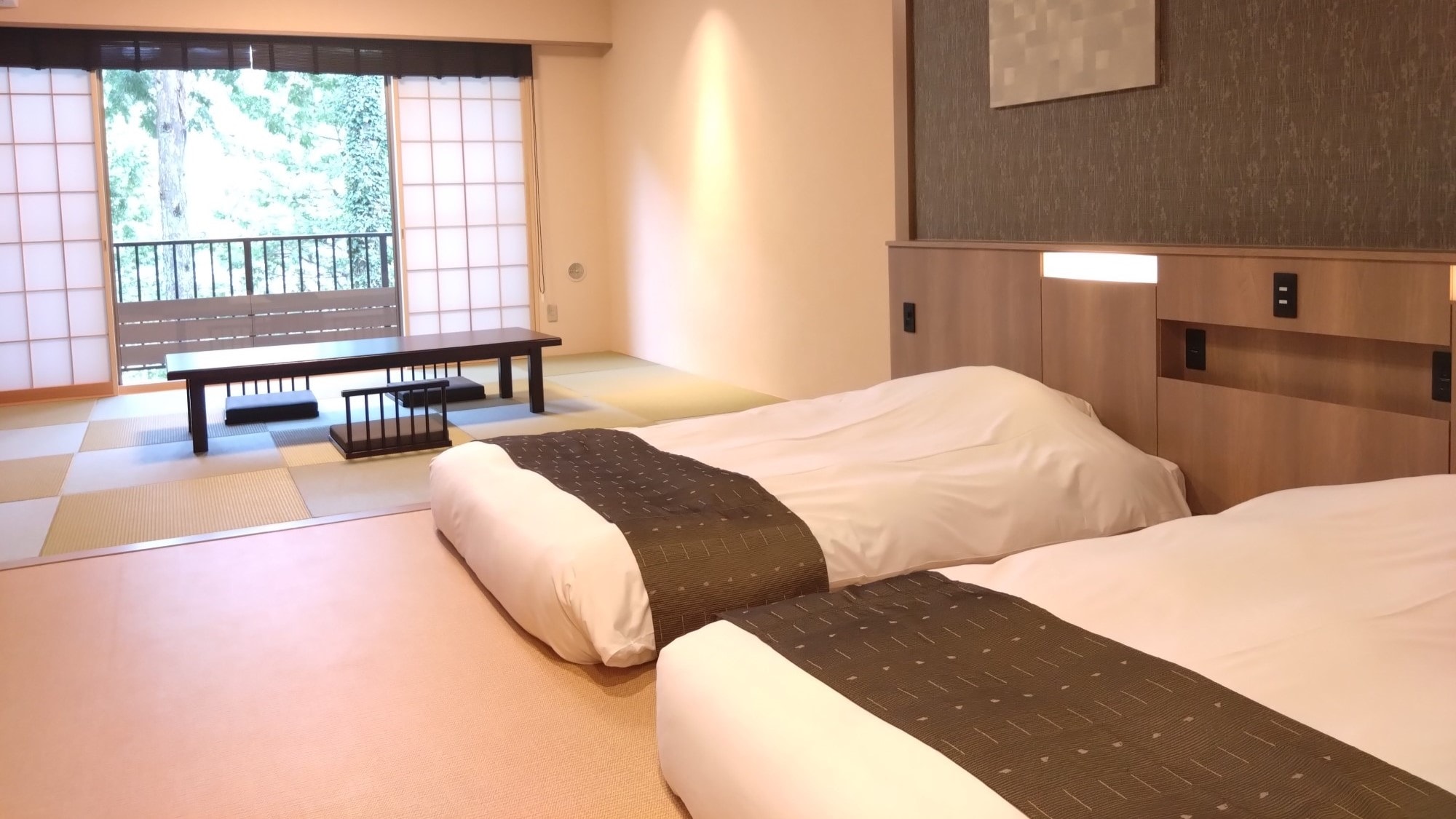 [Spacious and relaxing Japanese-Western style room]