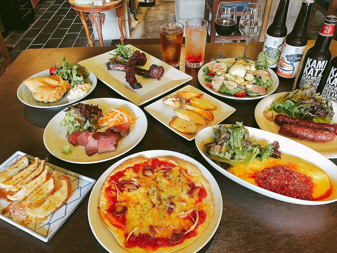 Please enjoy dinner at the restaurant / Dishes of heso salon