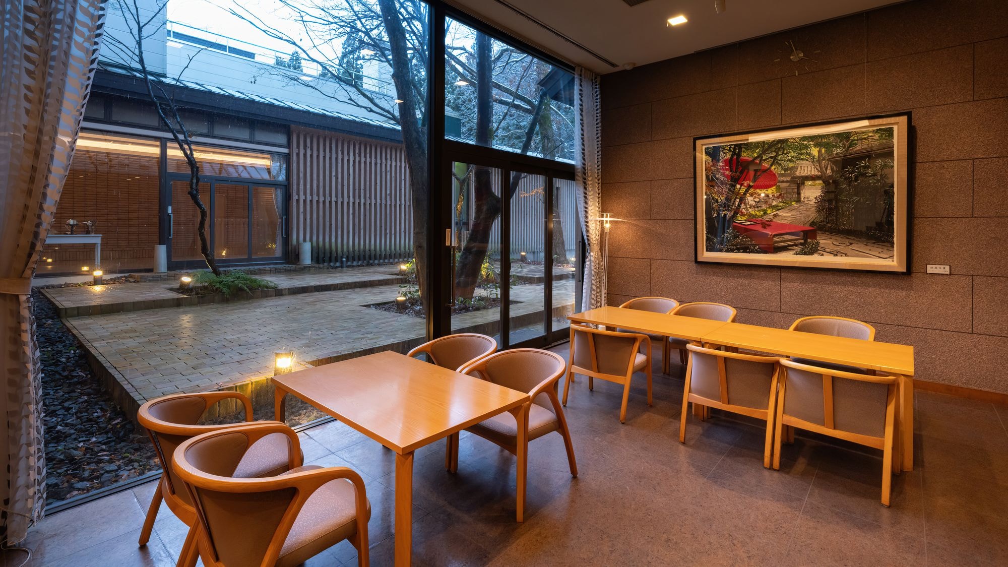 ■ Lounge | An open space overlooking the courtyard