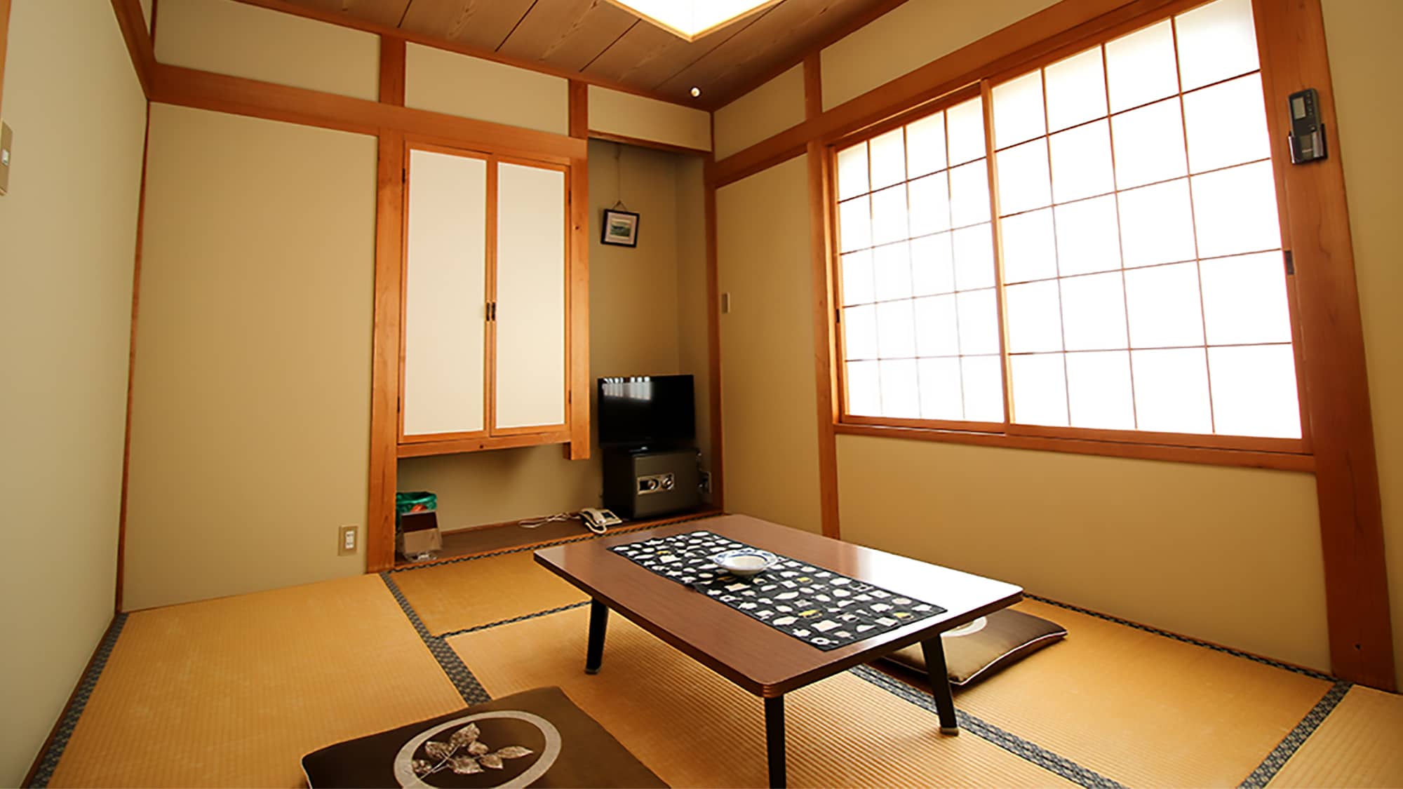 6 tatami Japanese-style room