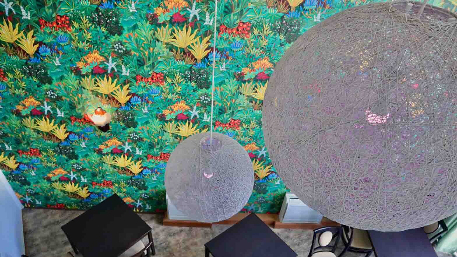 开放式天花板餐厅