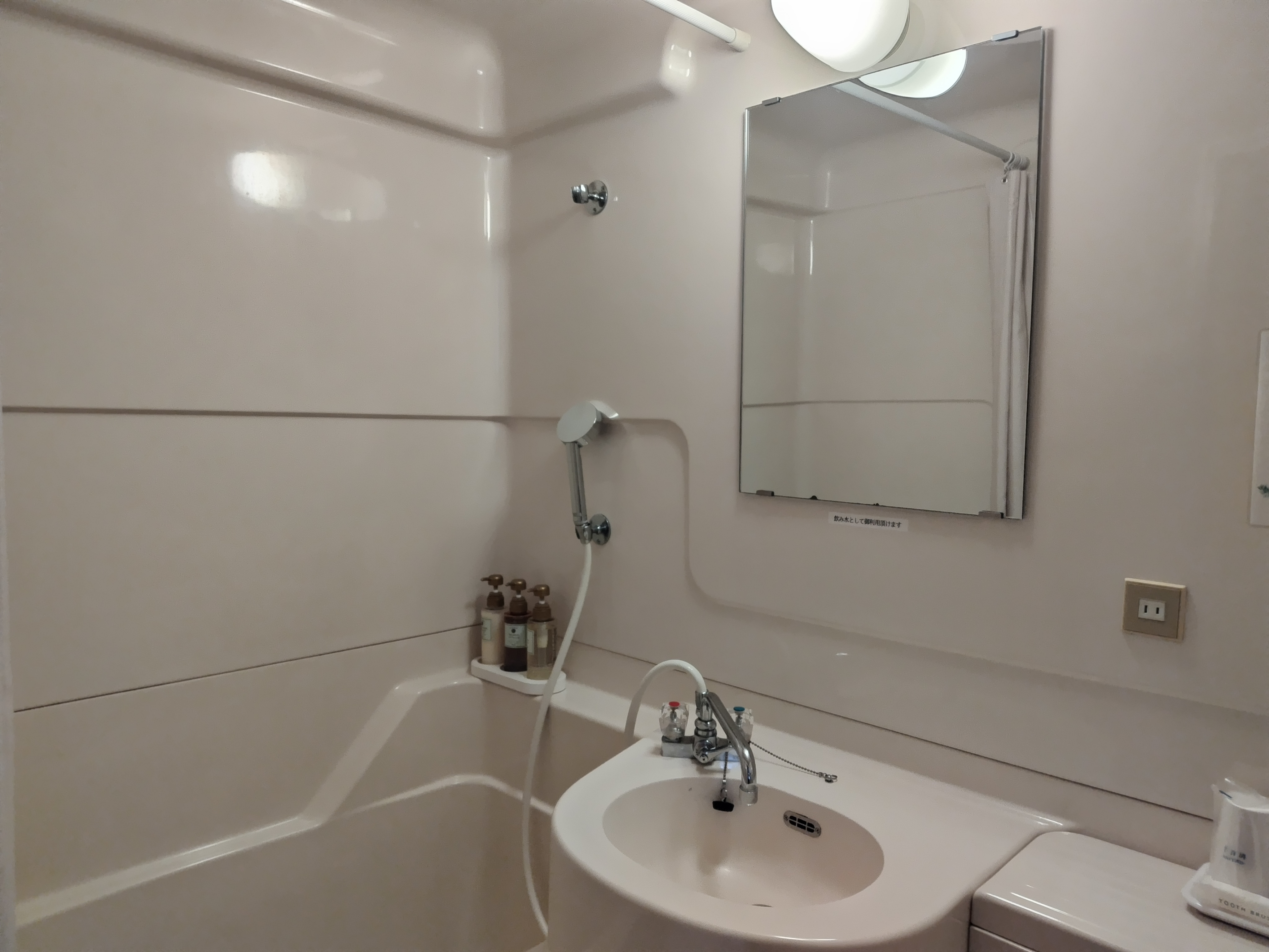 Guest room unit bath