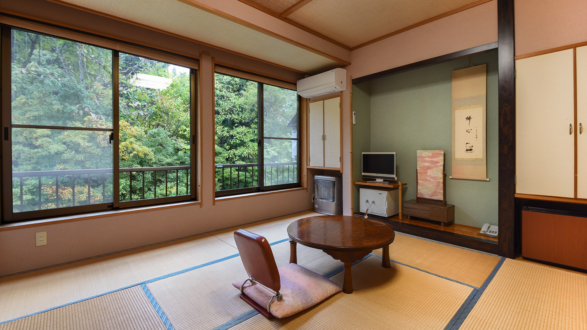 * [Room] Japanese-style room 8 tatami mats without toilet