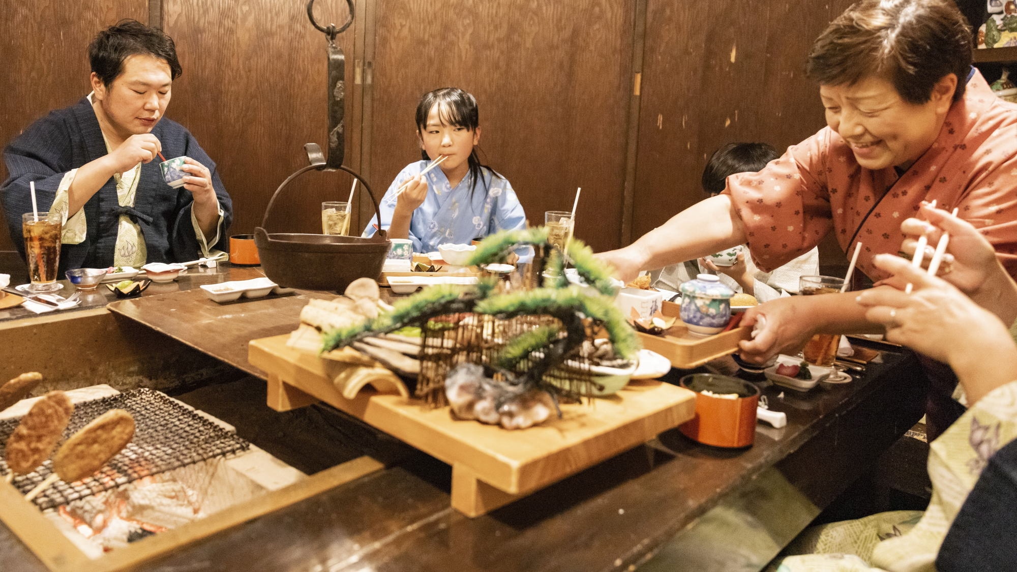 Thưởng thức bữa ăn robata kaiseki tại Sansatei, nơi có bầu không khí hoài cổ lấy cảm hứng từ phong cách "Nambu Magariya".