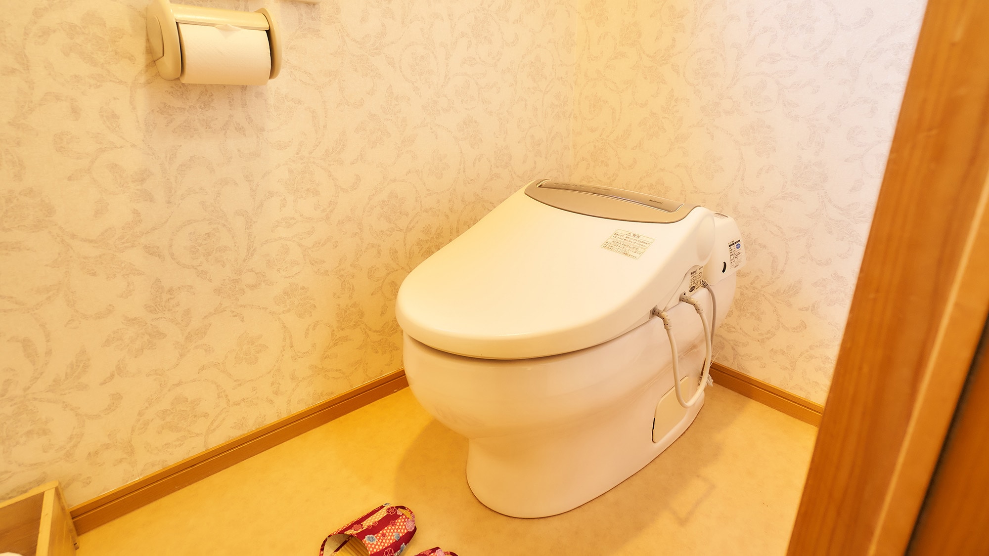 ・[Guest Rooms/Star] The guest rooms are equipped with toilets. They are equipped with a warm water washing function, so you can use them comfortably.