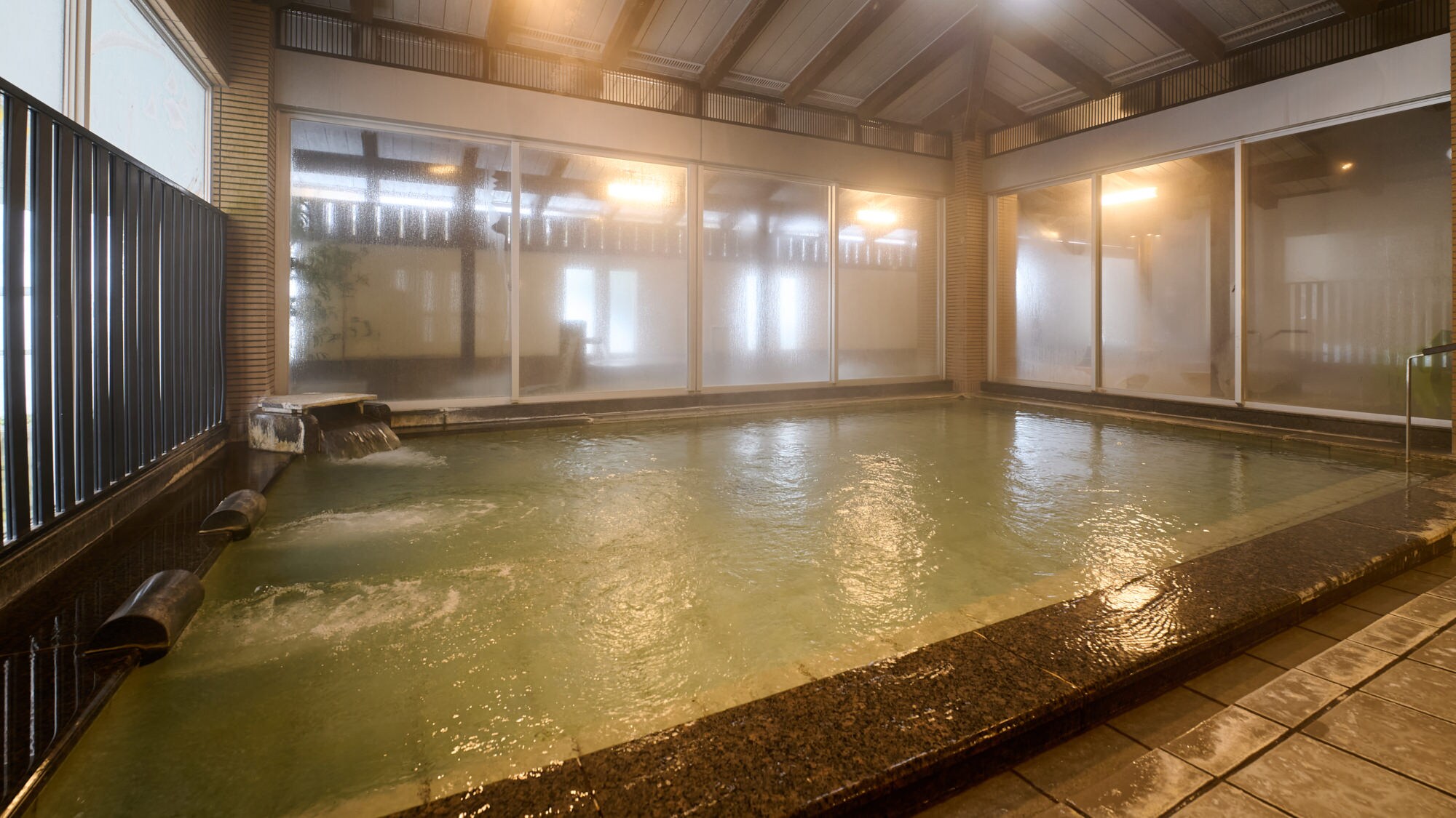 อ่างอาบน้ำ/ซาวน่าขนาดใหญ่ “การ์เดน โนะ ยุ”