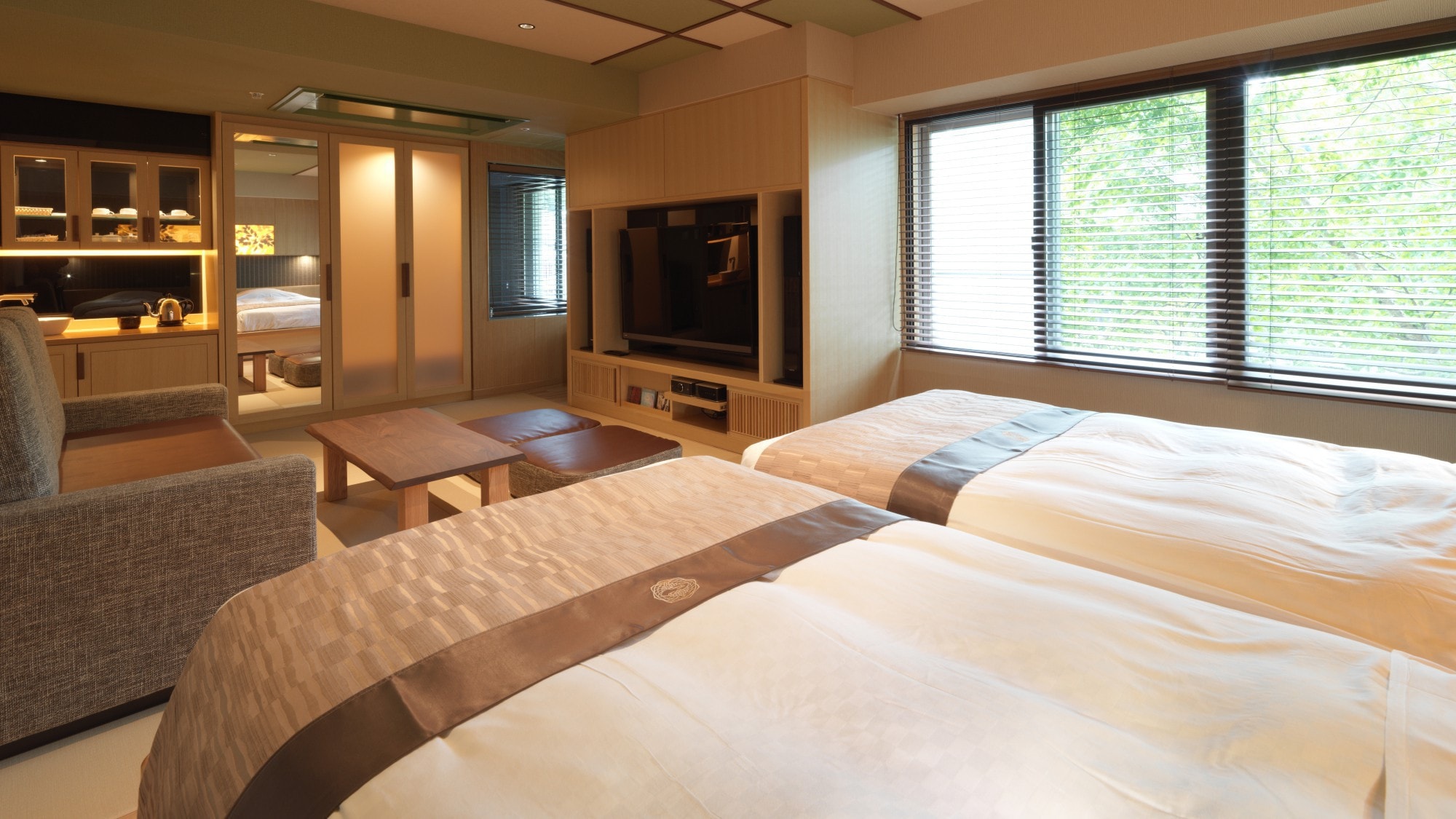 [Main building/Komorebi] Japanese-Western room with jet bath/A relaxing space with soft light from the window *Image