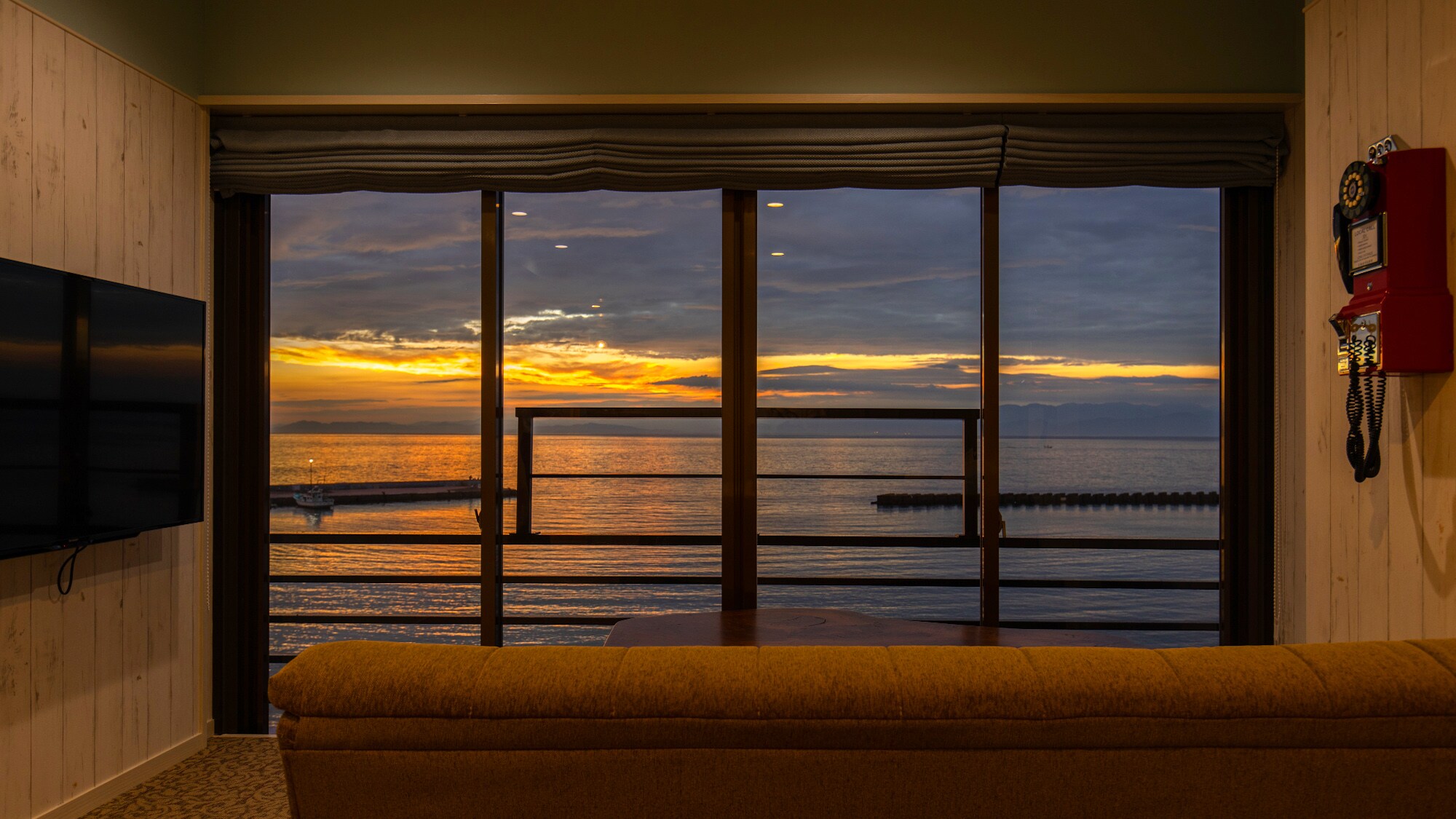與透過窗戶接近的土肥海合作，享受比其他客房更接近大海的住宿體驗。