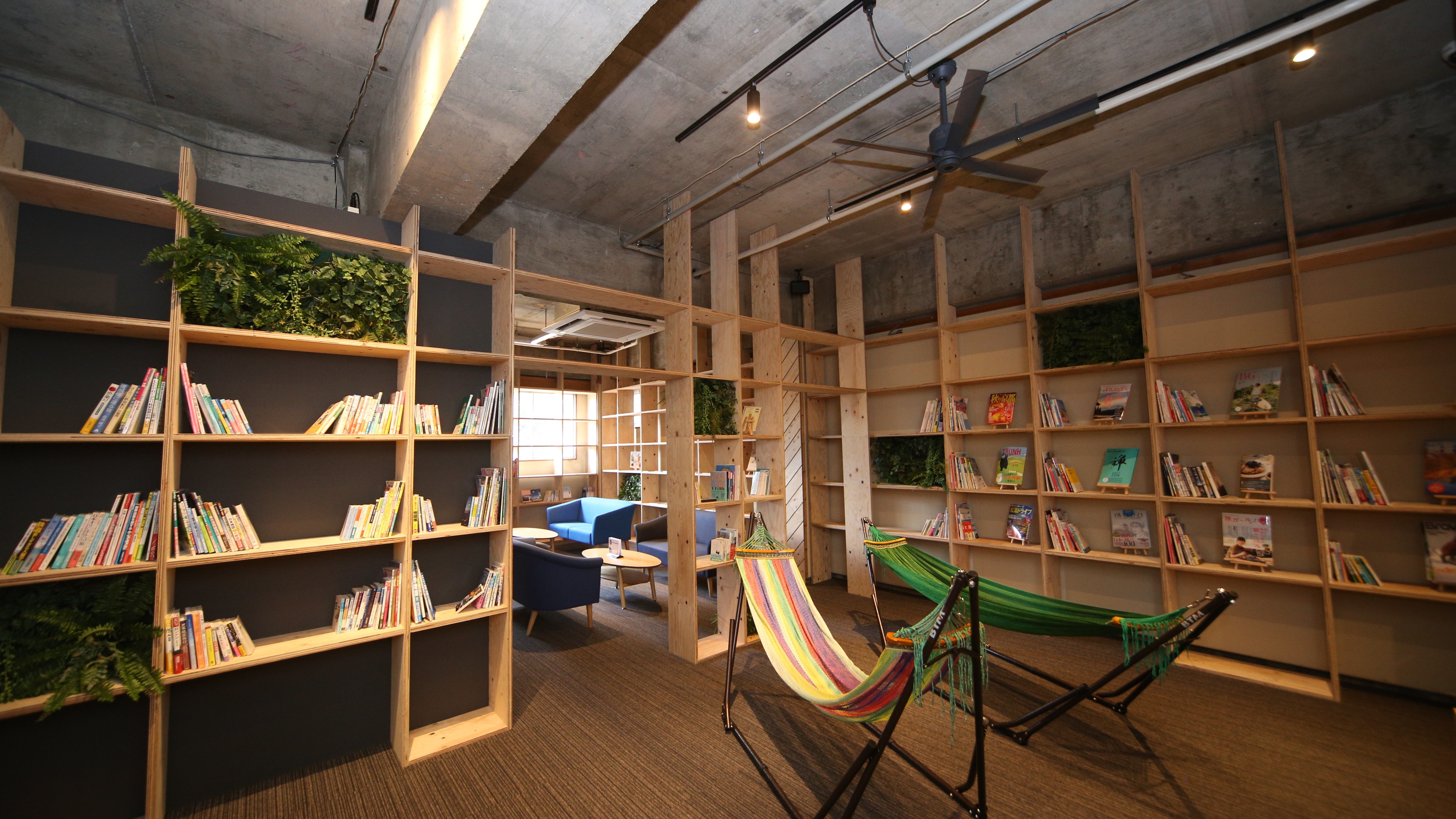 ◆Travel Book cafe＜2F＞