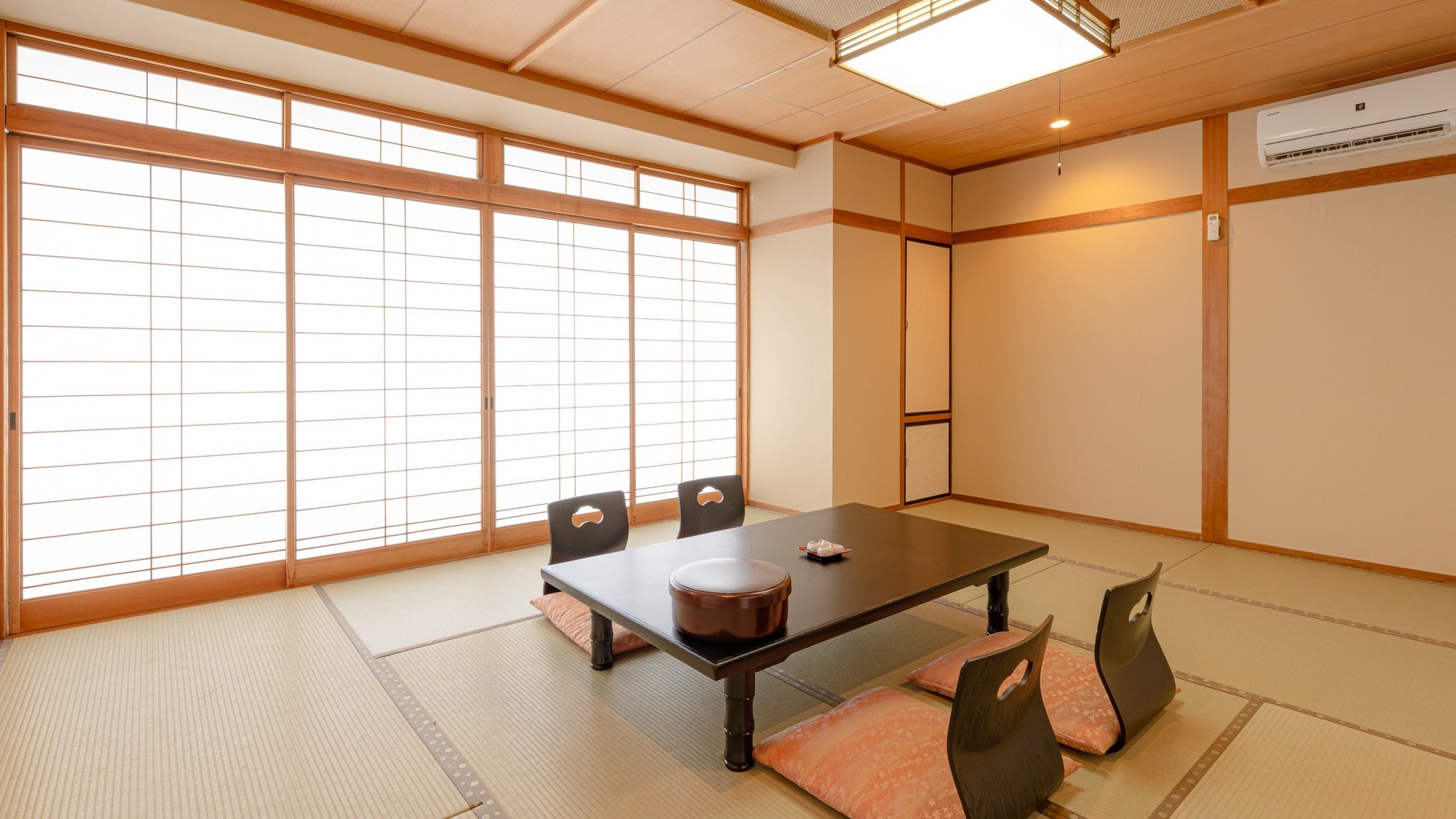 [新建築]