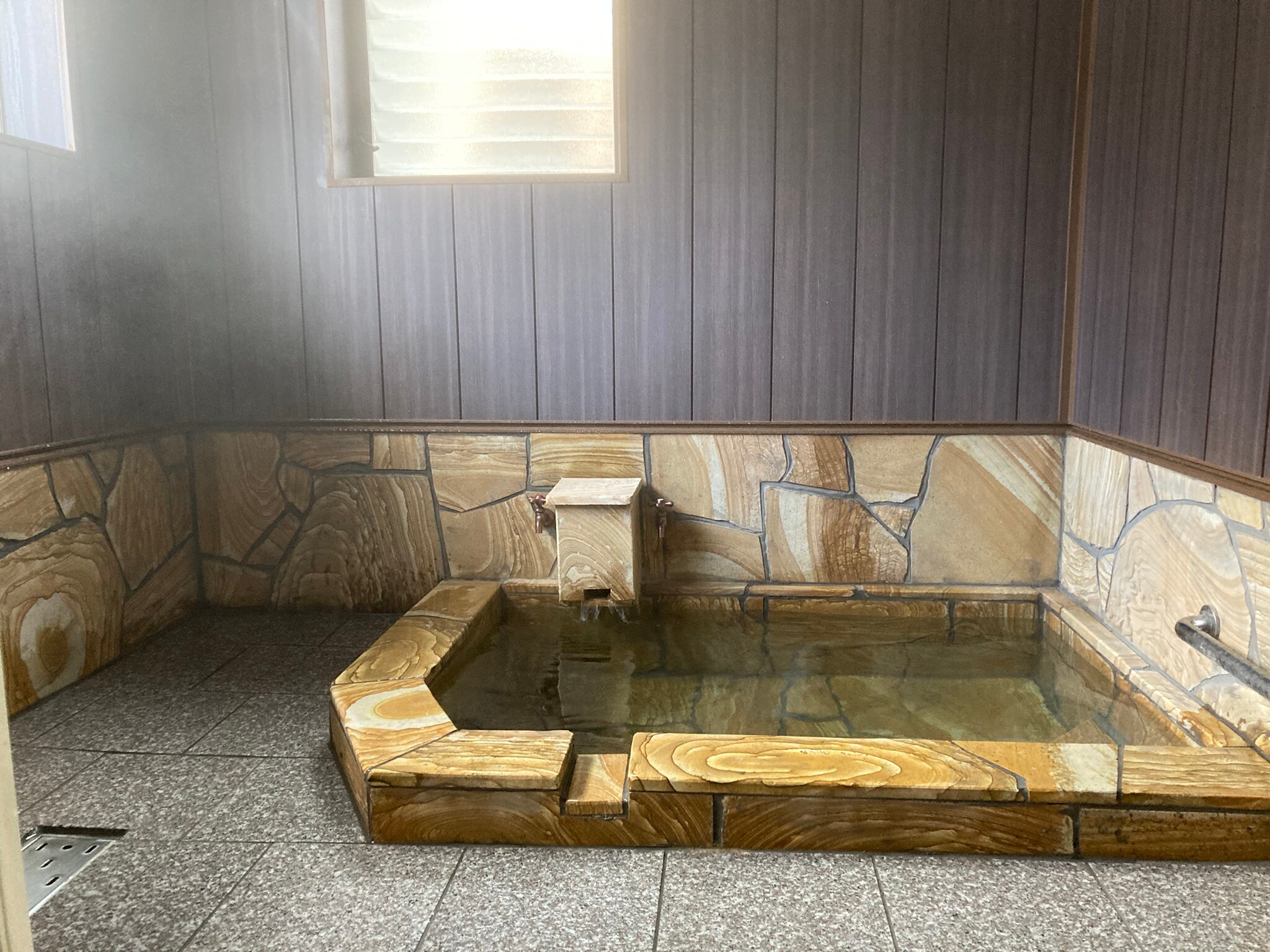 Stone bath (Amakusa stone)