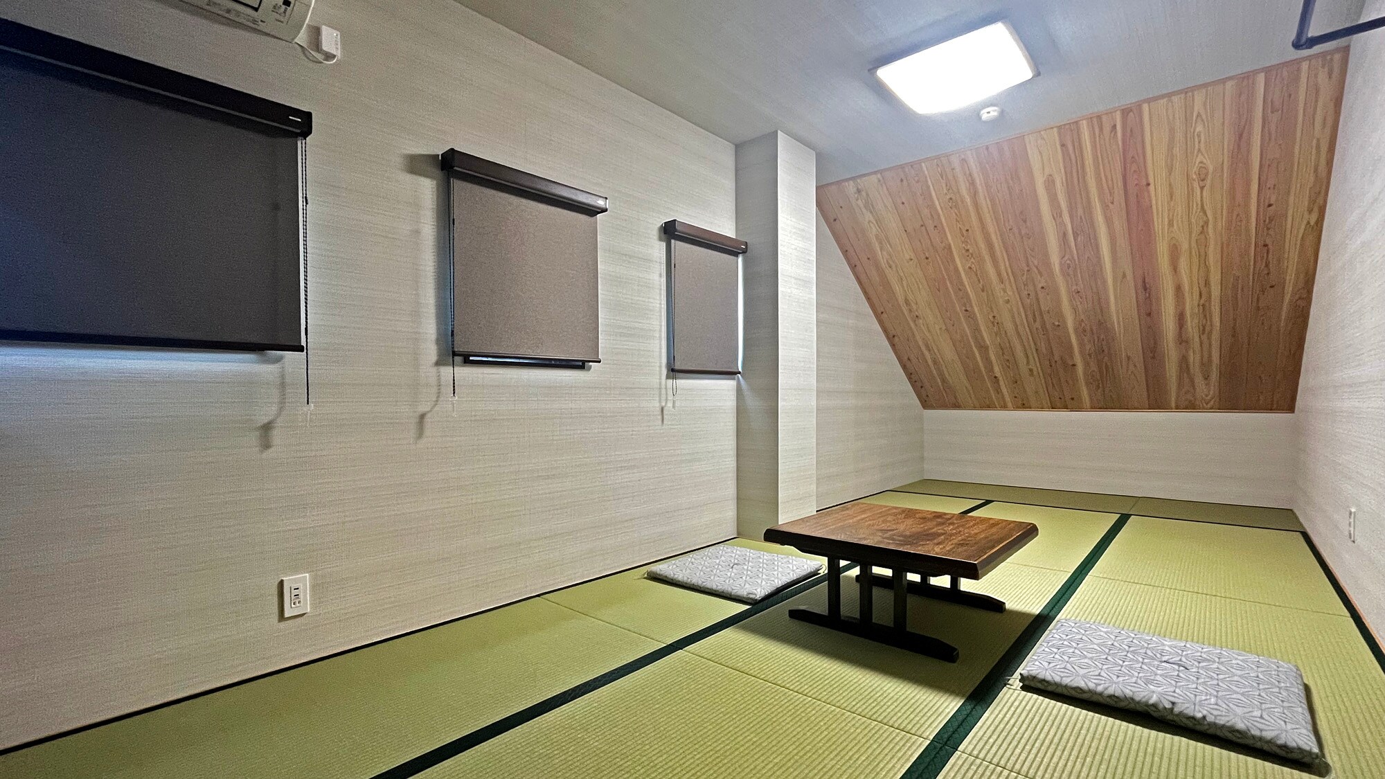Renovated guest room [Violet Room] ◆ Groups and families are welcome!