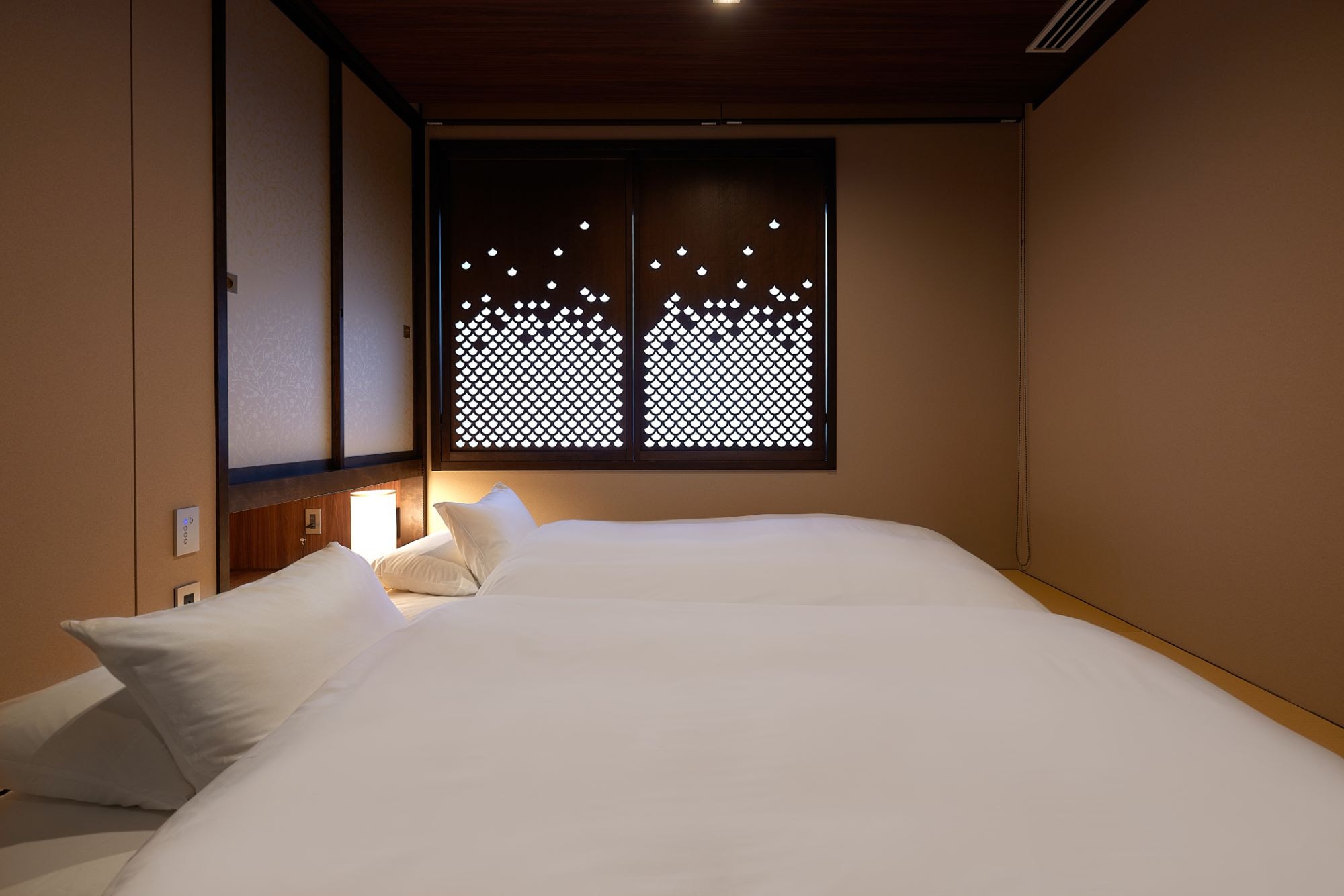 ห้องเอ็กเซ็กคูทีฟสวีท 4 เตียง พร้อมห้องครัว