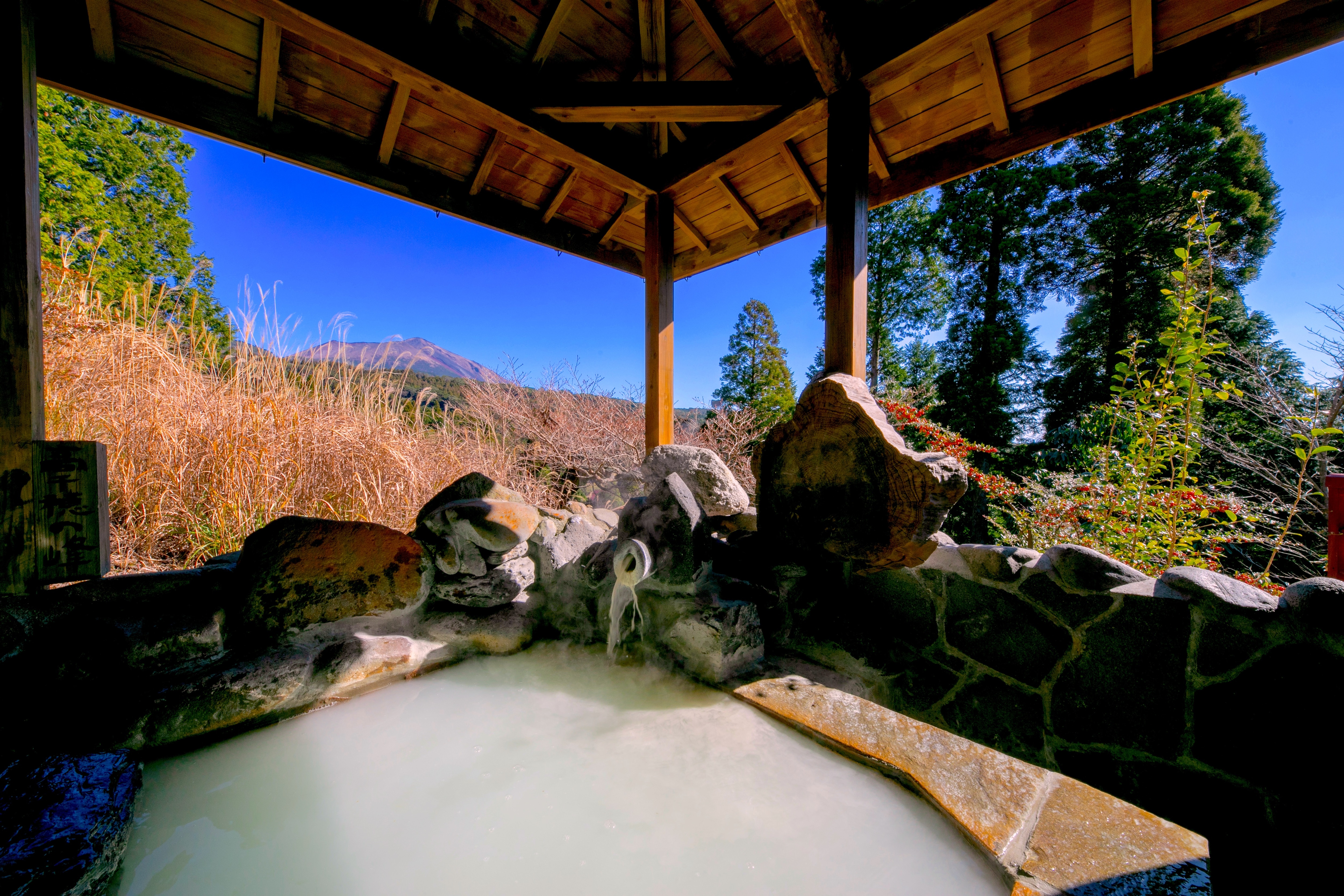 Tierra: Open-air bath