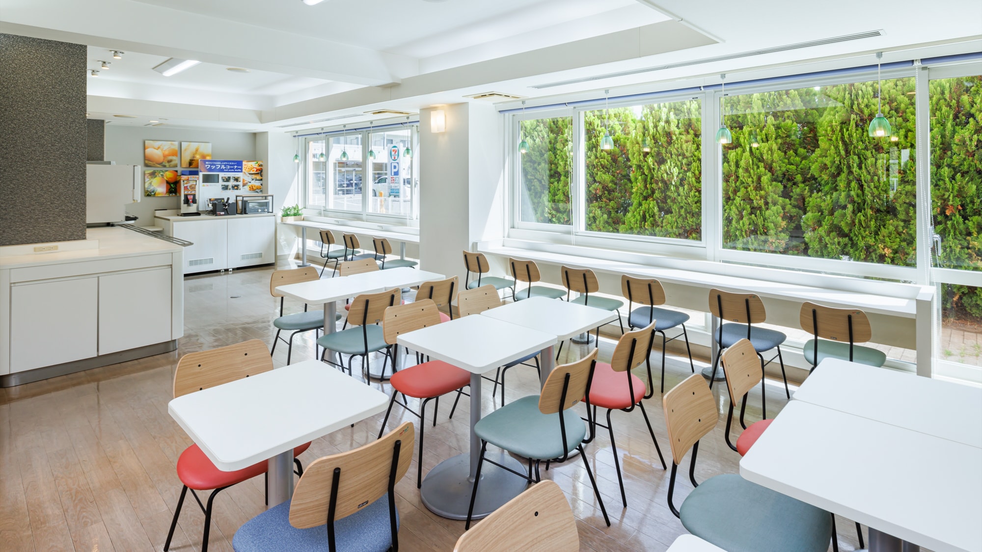 [Lounge space] Available for breakfast. Enjoy your time here with a welcome drink service.