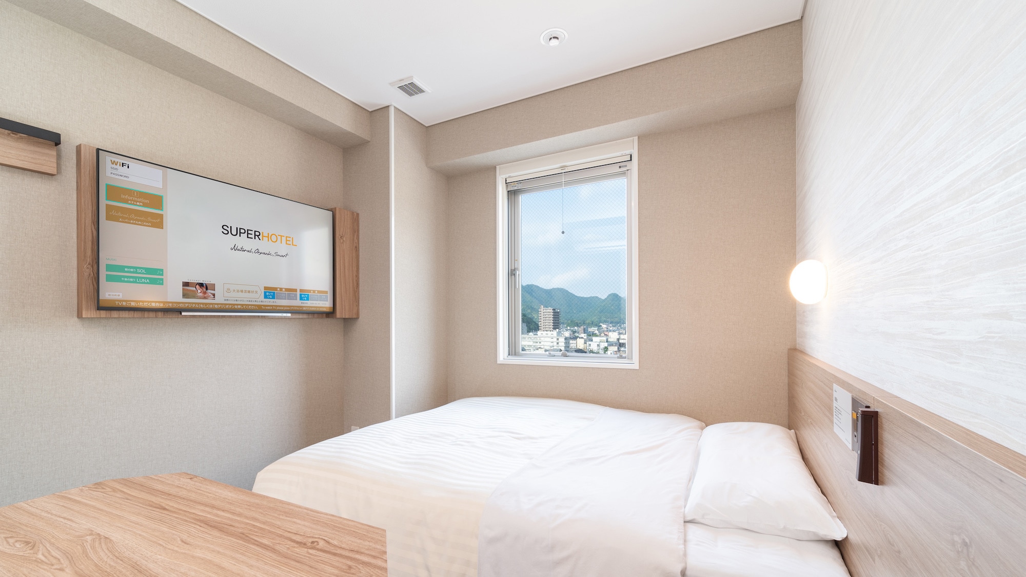 You can relax in the spacious bed.