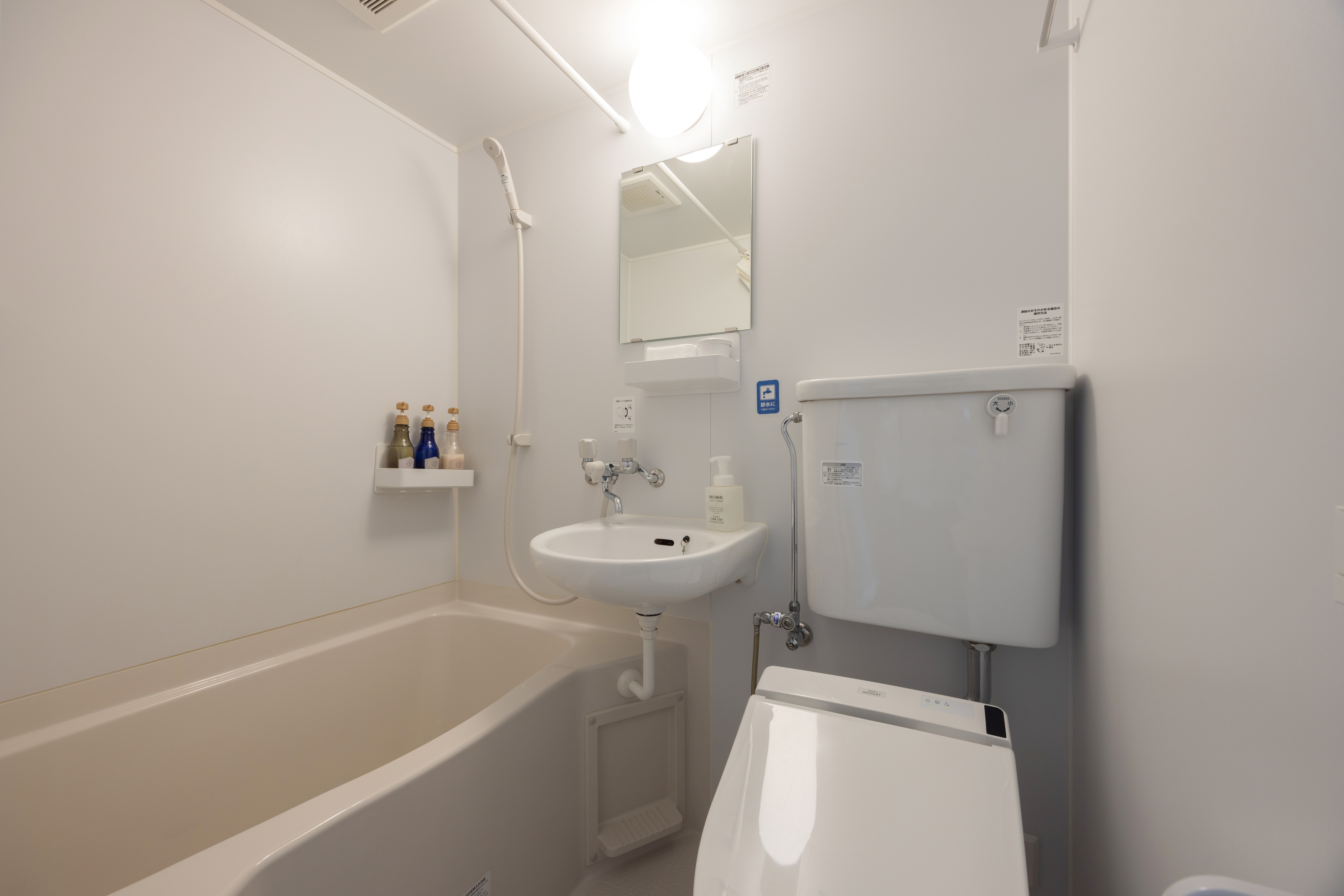 Single bathroom with moderate bath