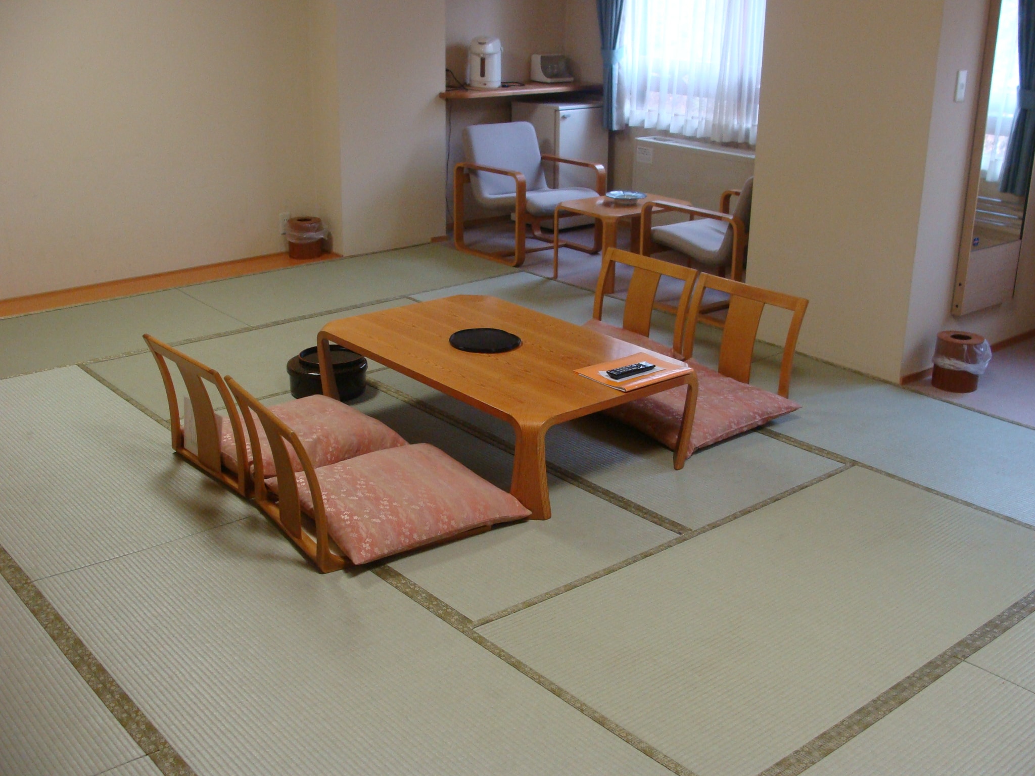 Japanese-style room (15 tatami mats) Smoking