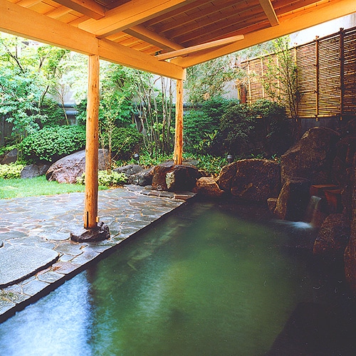 [Annex/Yuyu Plaza Open-Air Bath] Enjoy the open-air bath surrounded by greenery.