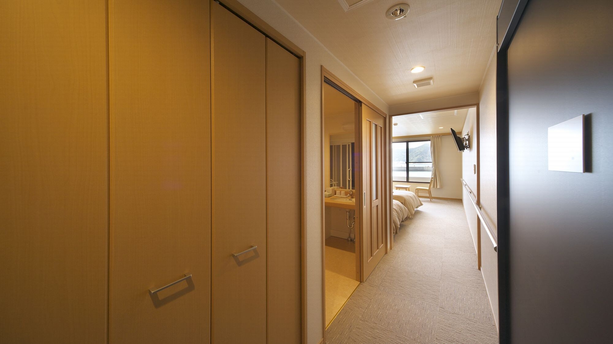 [Annex] Semi-barrier-free twin room (35 square meters) <Ocean view> Relax in a spacious room.