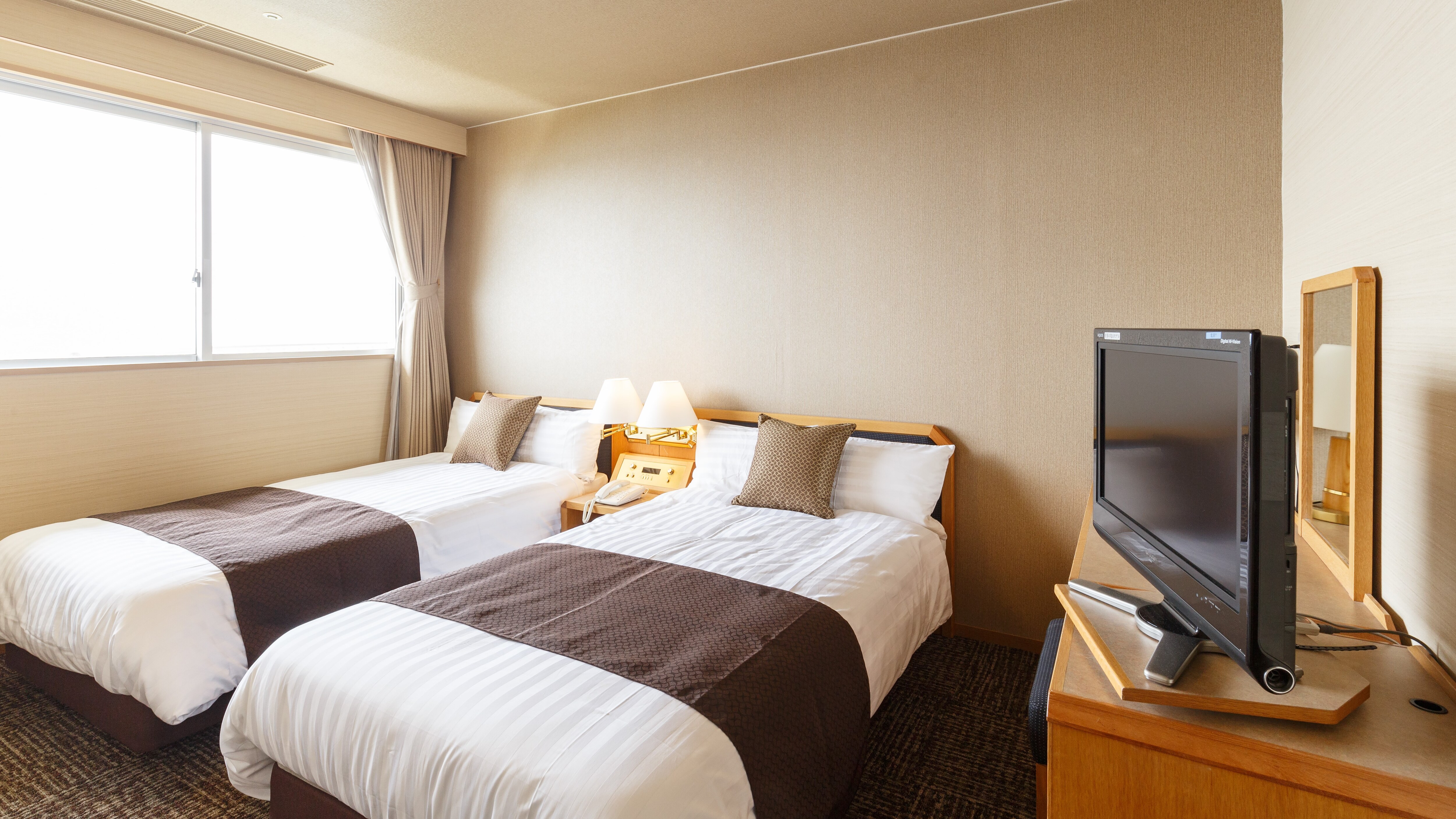 [Sunset side] Special Japanese-Western style room / Western-style room side