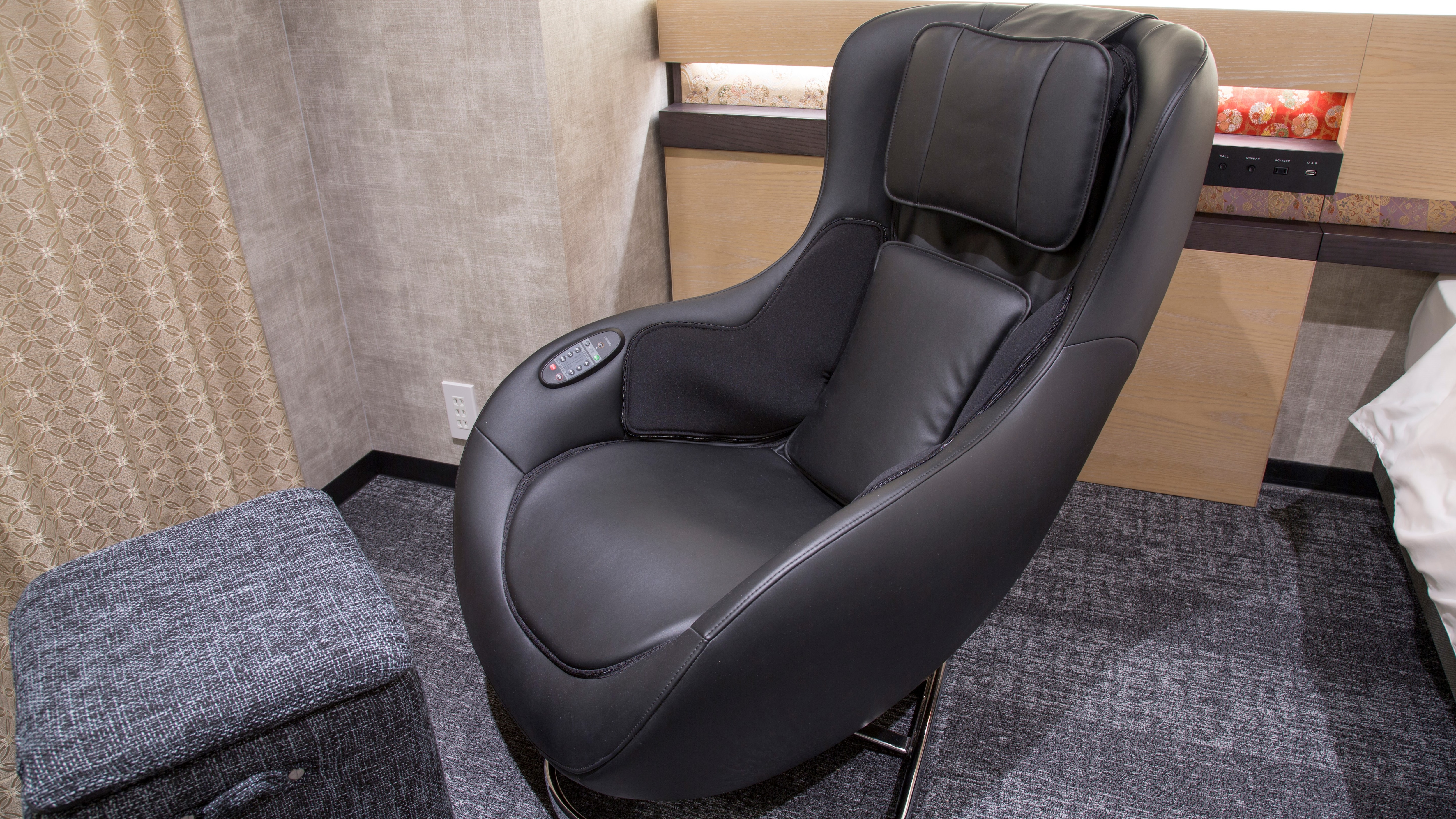 高級客房配有按摩椅，輕柔緩解您日常的疲勞。