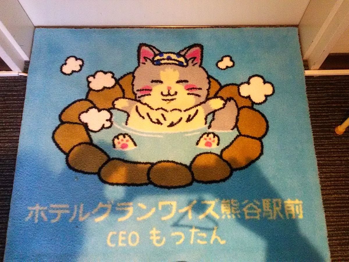 Hotel Grandwise CEO Mottan 是個可愛的布娃娃，看起來像毛絨玩具。我什麼也做不了。