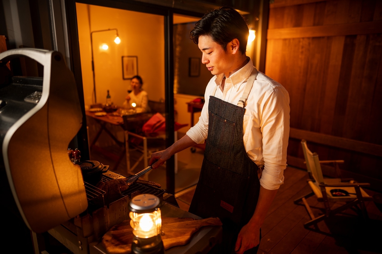 Enjoy the thrill of outdoor cooking by preparing your own main ingredients in the cabin's authentic gas oven grill.