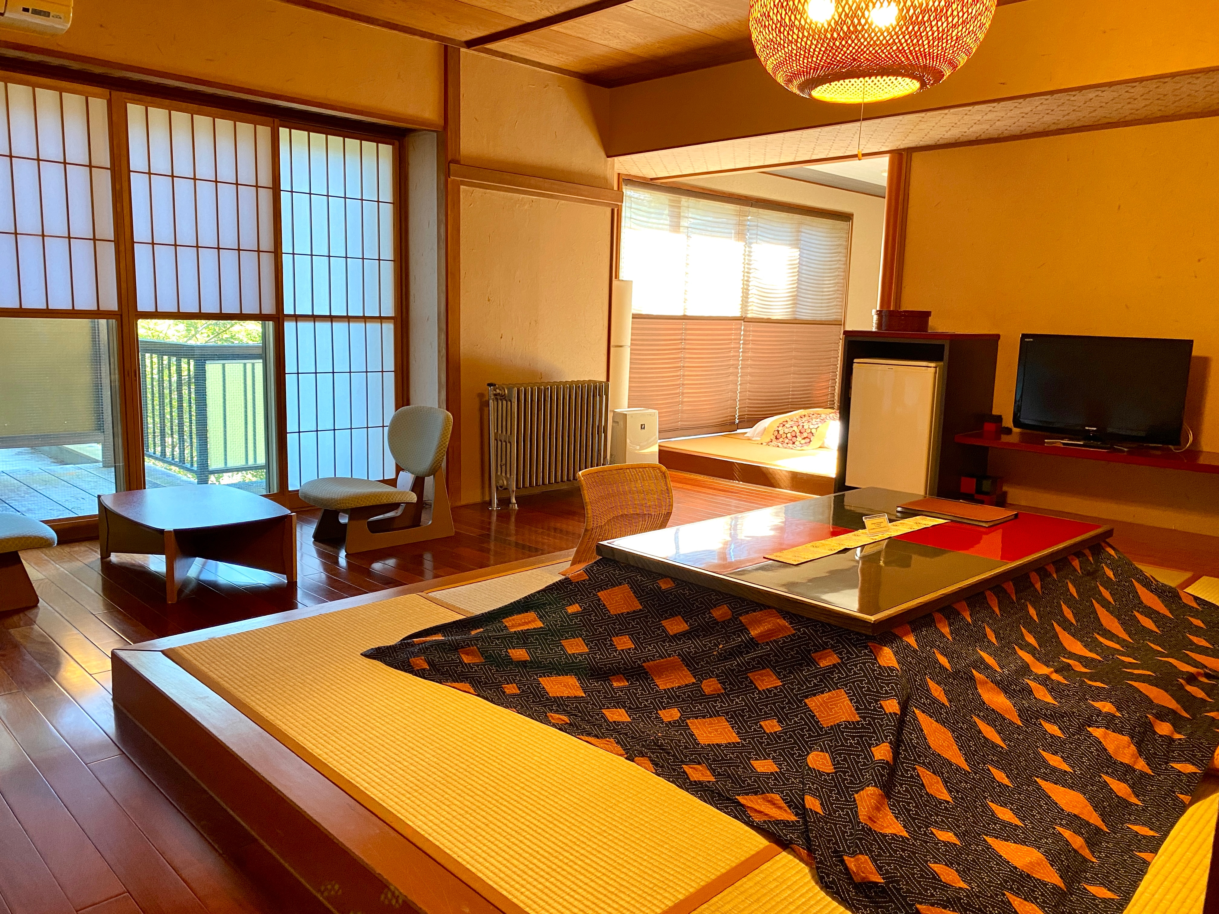 Japanese-modern Japanese-style room (hori kotatsu + hot spring cypress bath)
