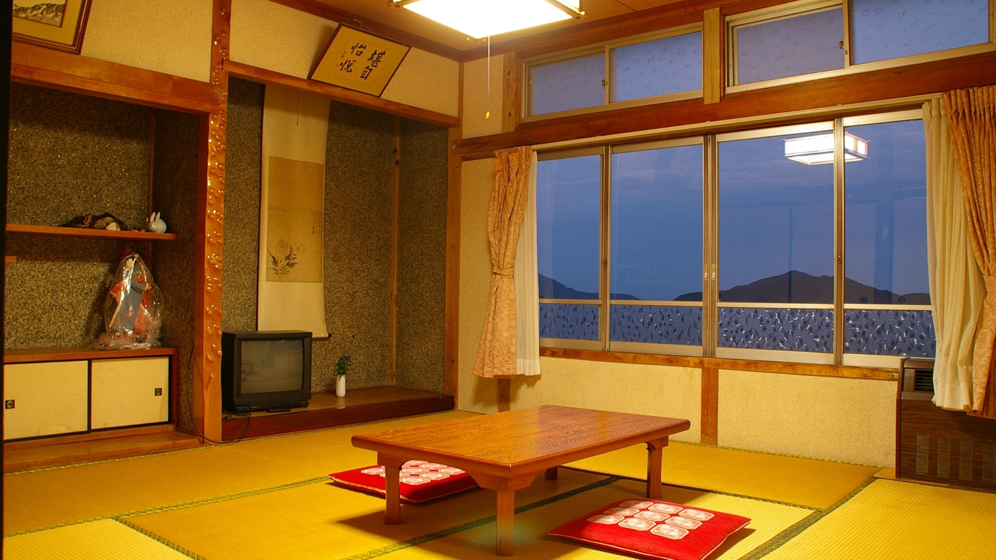 * [Room] Japanese-style room 8 tatami mats: We will prepare a room according to the number of people.