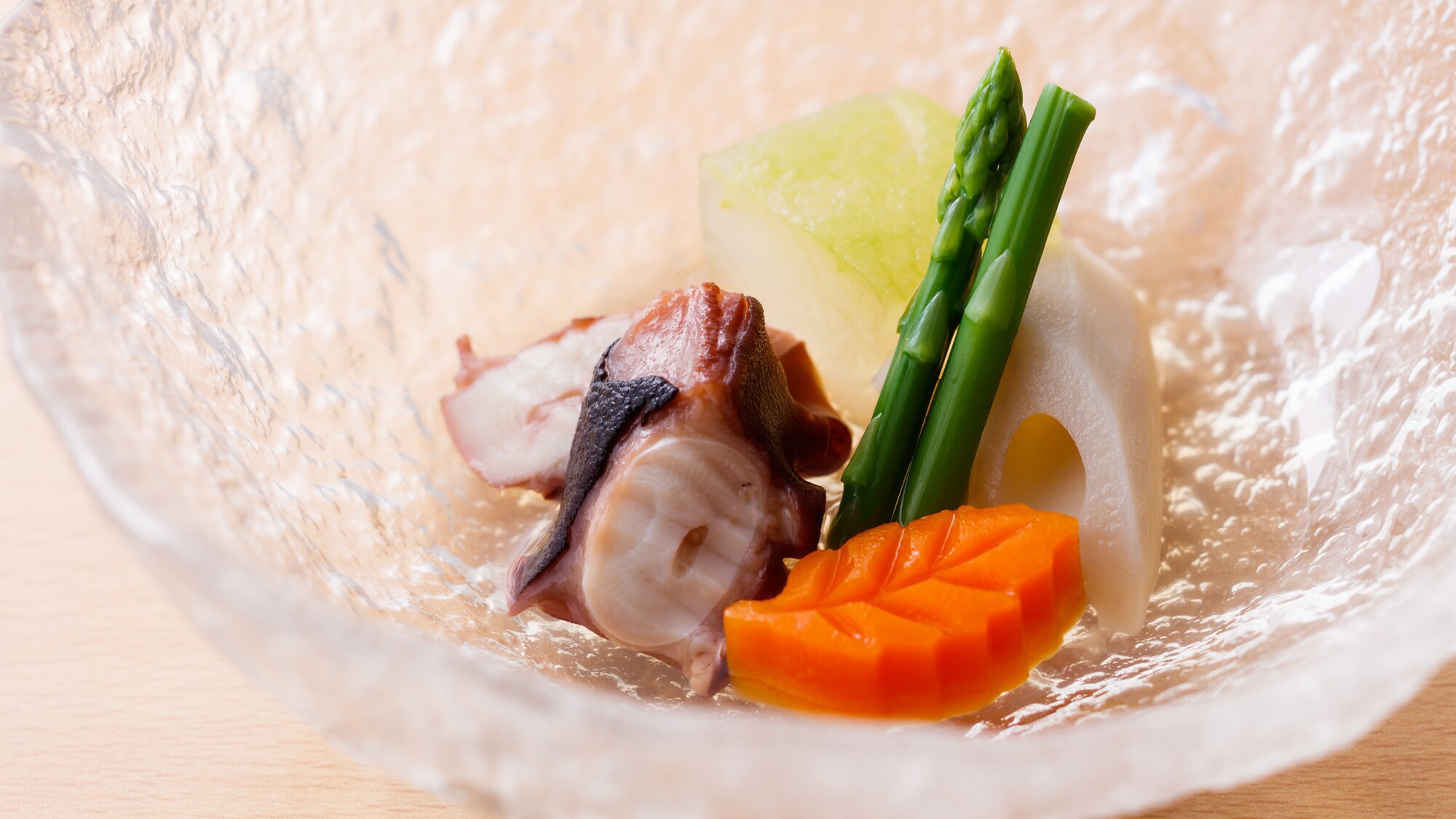 An example of a summer simmered dish: Takiawase (a gentle and unforgettable seasoning is an excellent cold bowl)