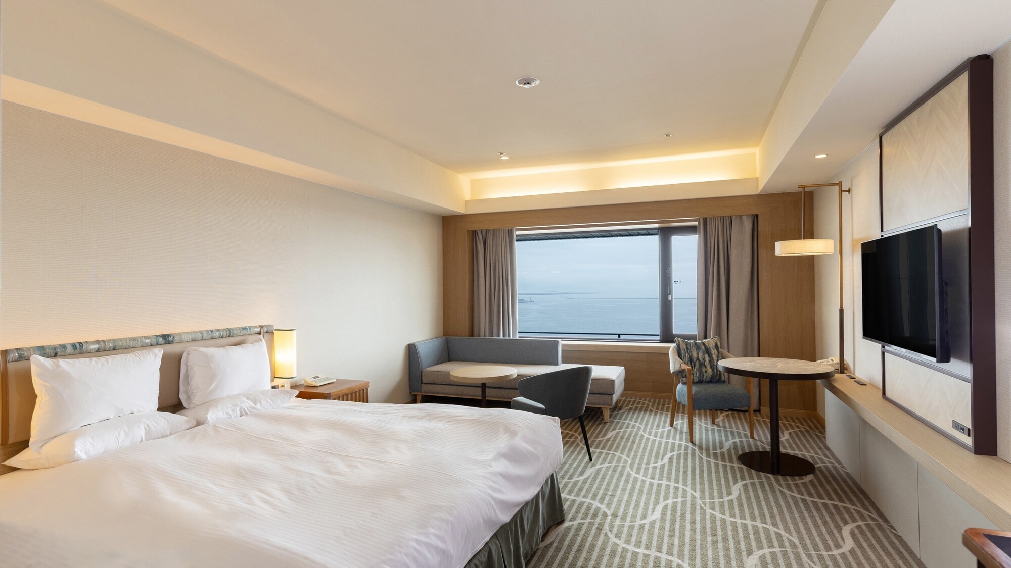 Sky View Floor Deluxe Double 28th to 33rd floors (37 square meters)