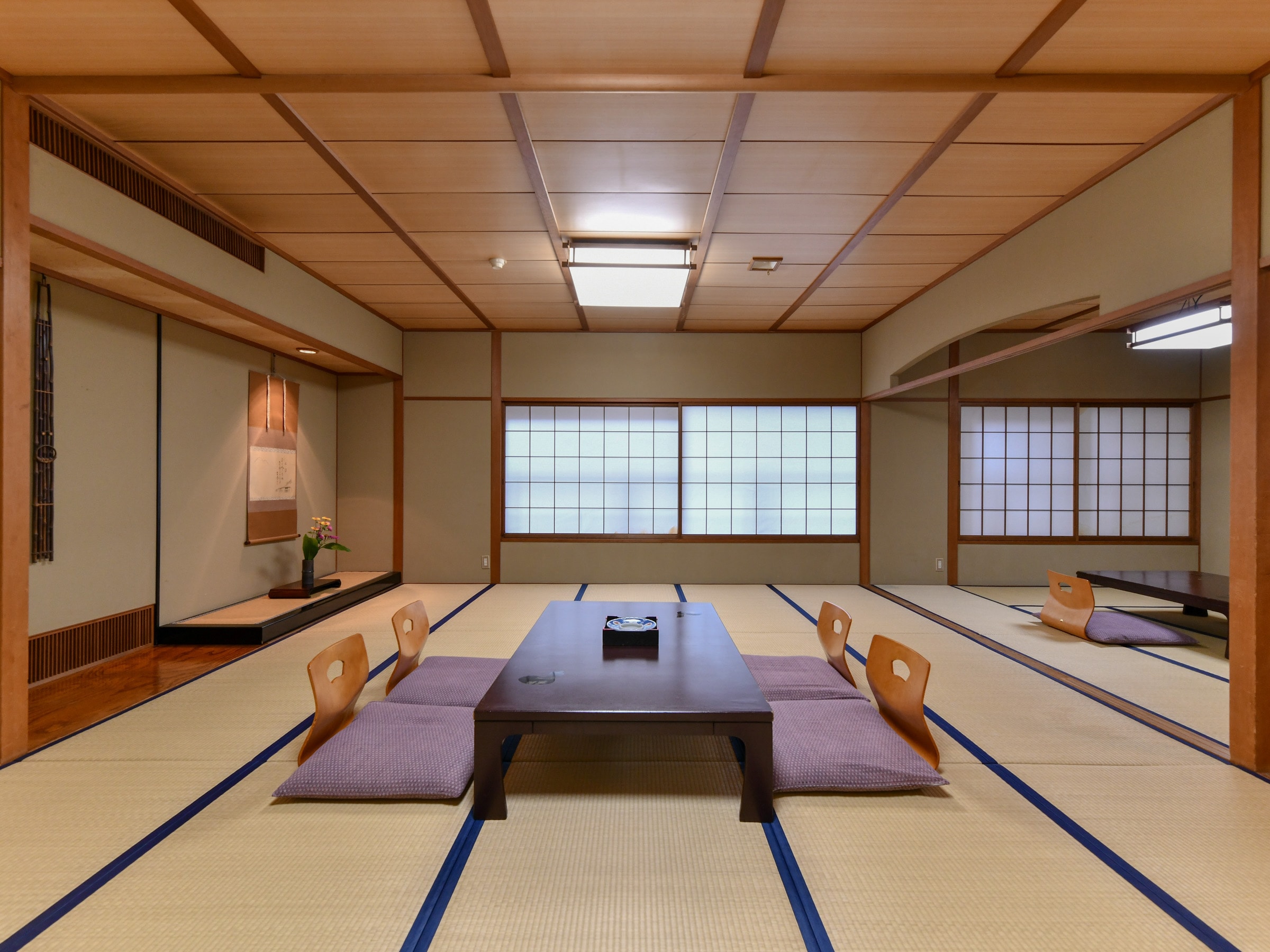 [Toyoraku] Japanese-style room 17.5 tatami mats + 8 tatami mats that can be used extensively by family and friends
