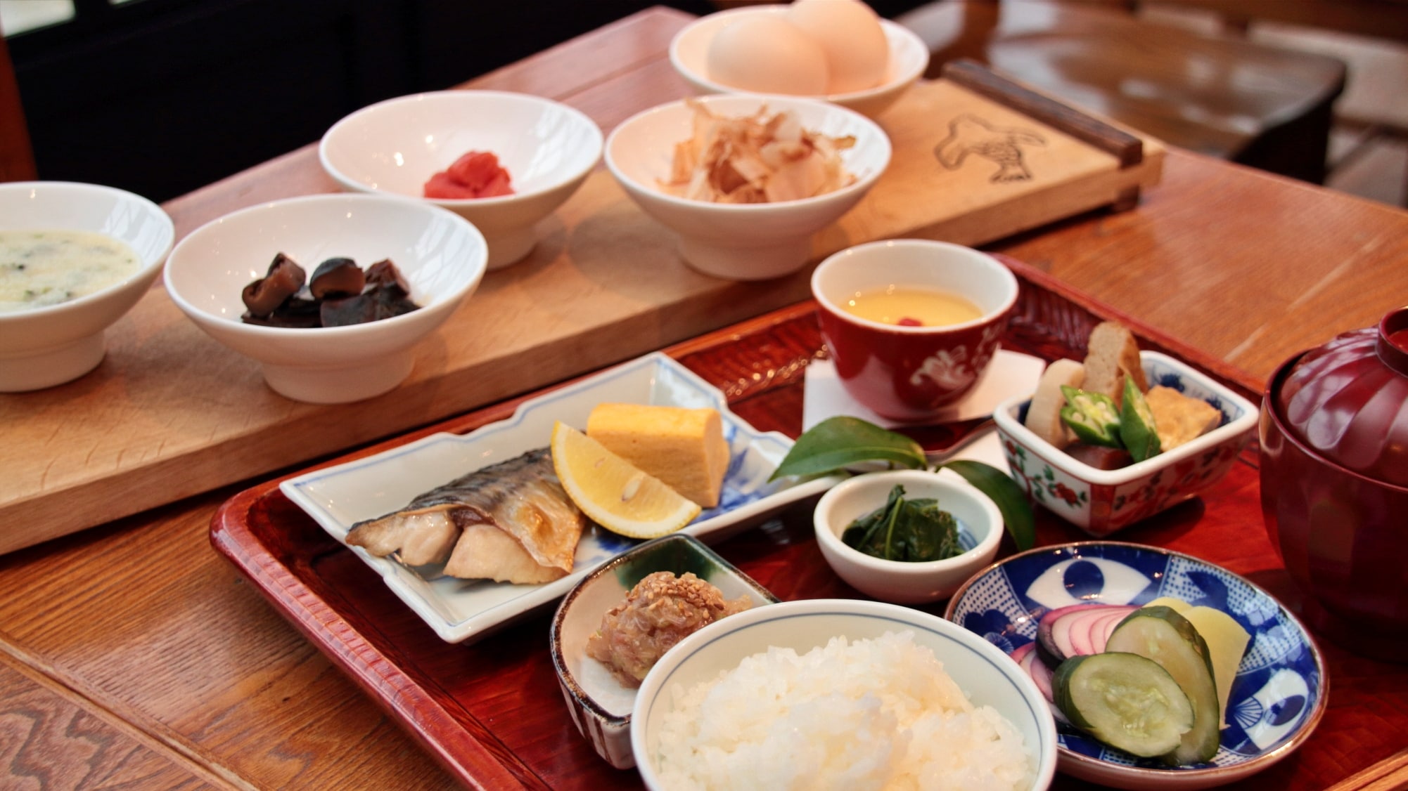 Đối với bữa sáng, vui lòng chọn giữa bữa sáng kiểu Tây "Breakfast" hoặc bữa sáng kiểu Nhật "Kamigoto Breakfast".