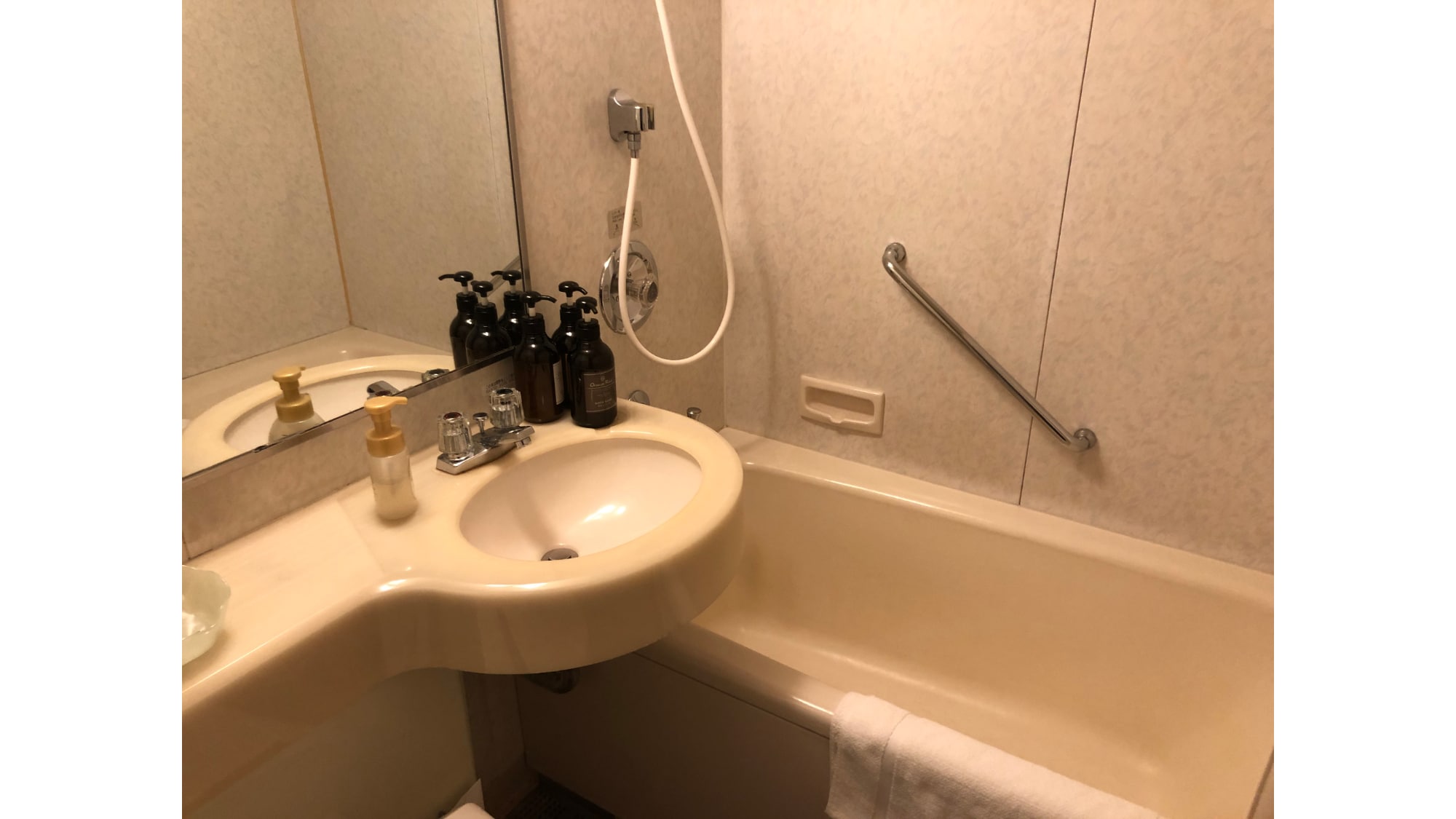 Normal room type unit bath